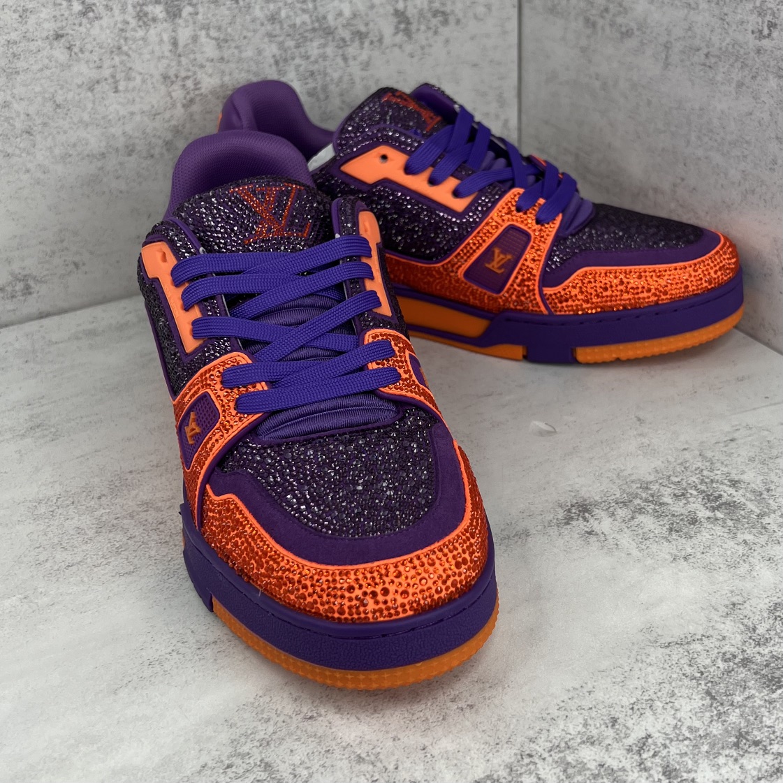 Louis Vuitton 新款上架 2062 Louis*Vuitto* LV trainer 满钻系列 走秀款TRAINER 大底和面料私模 绝对下血本费心思的一款鞋子 自Vifgil到来之后而设计的这一系列 每一季度都深受众多粉丝的青睐 TPU 大底 包装