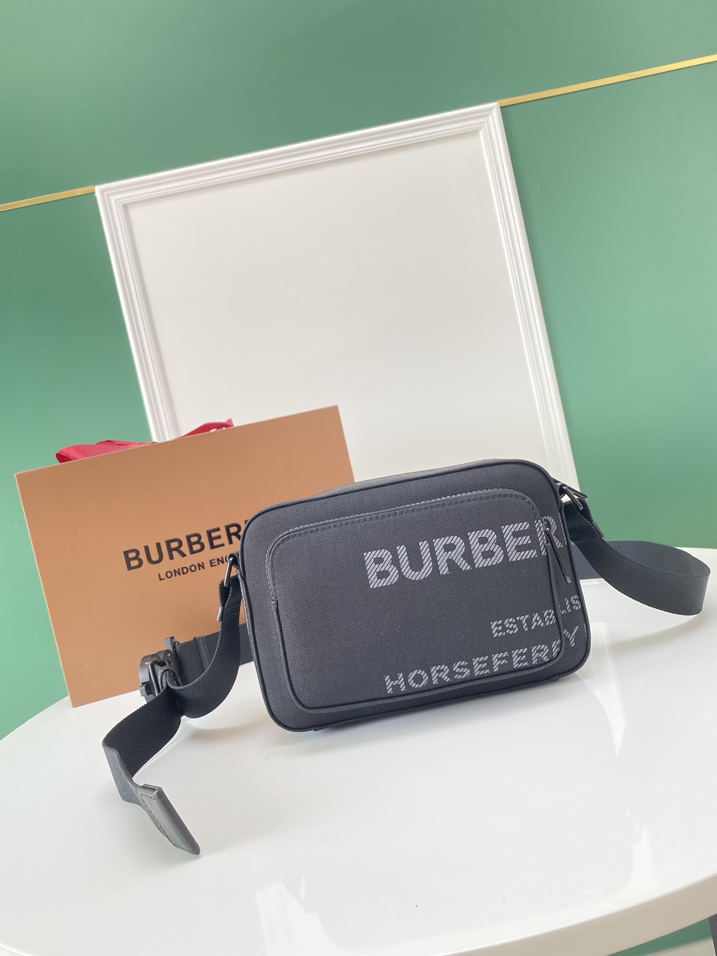 Burberry巴宝莉最新款麻布防水材料相机包