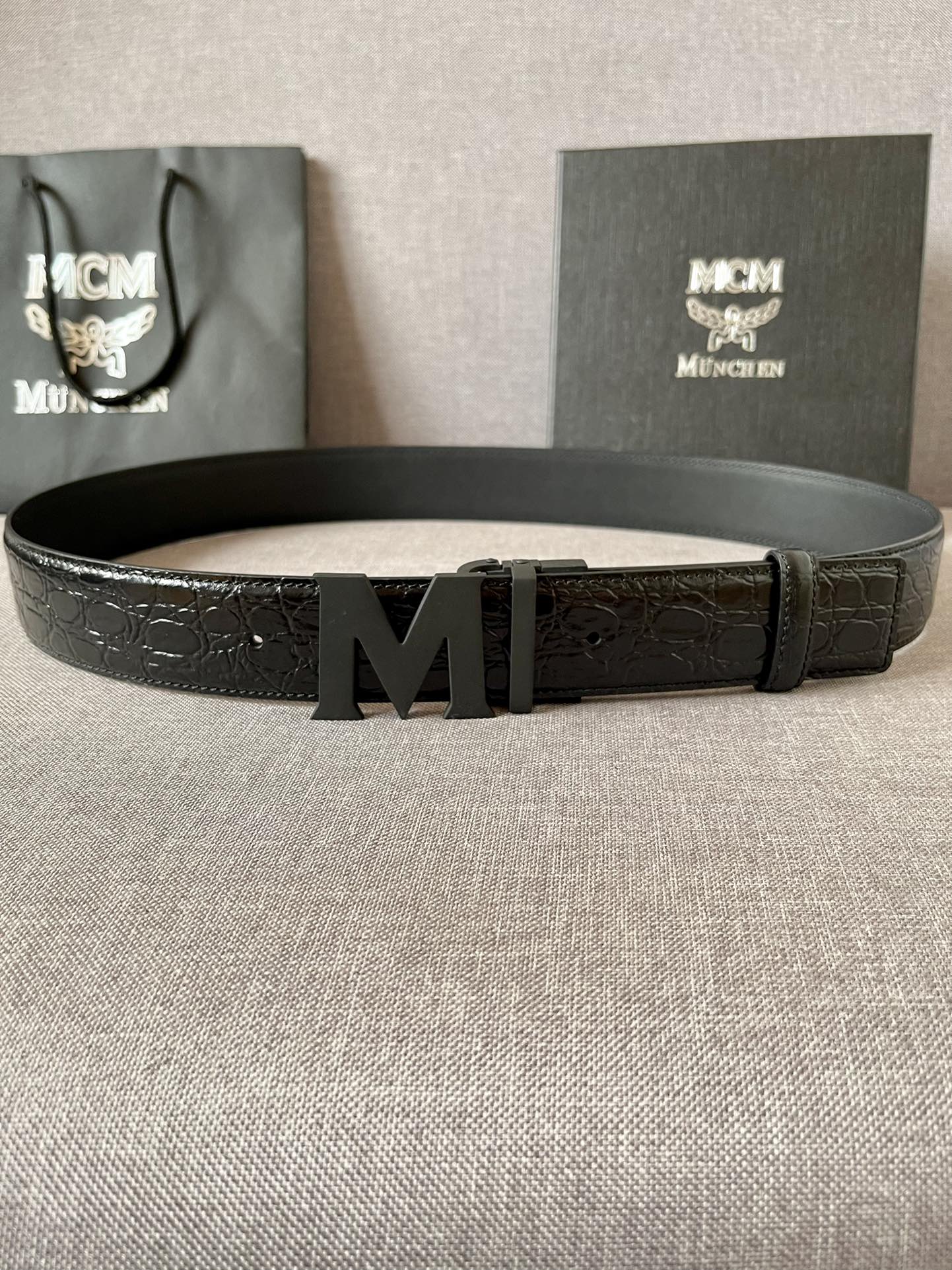 MCM原厂进口牛皮头层高温热压石头纹