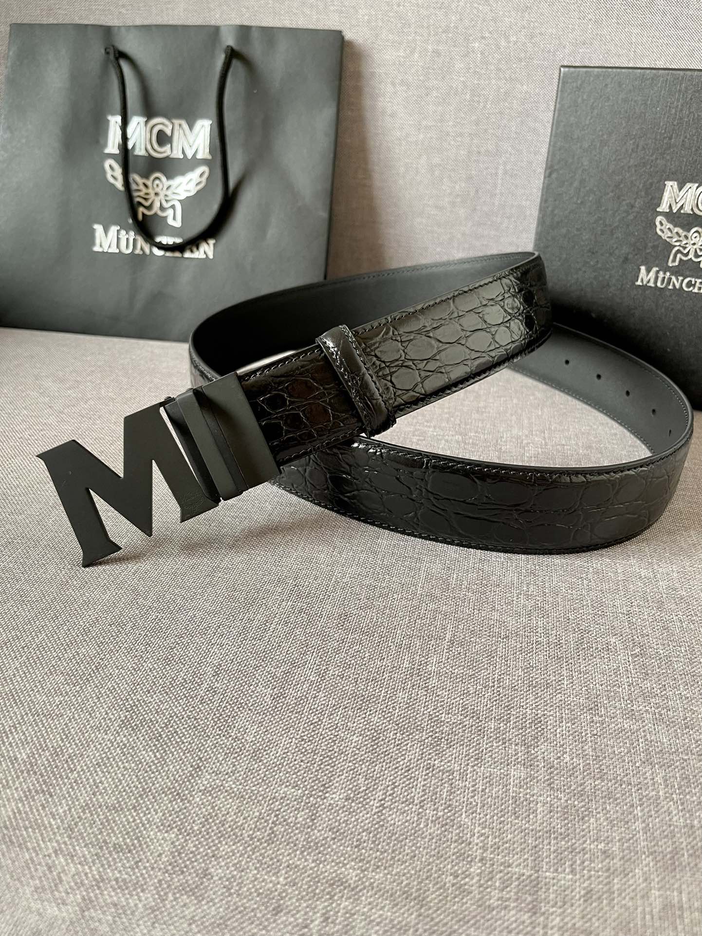 MCM原厂进口牛皮头层高温热压石头纹