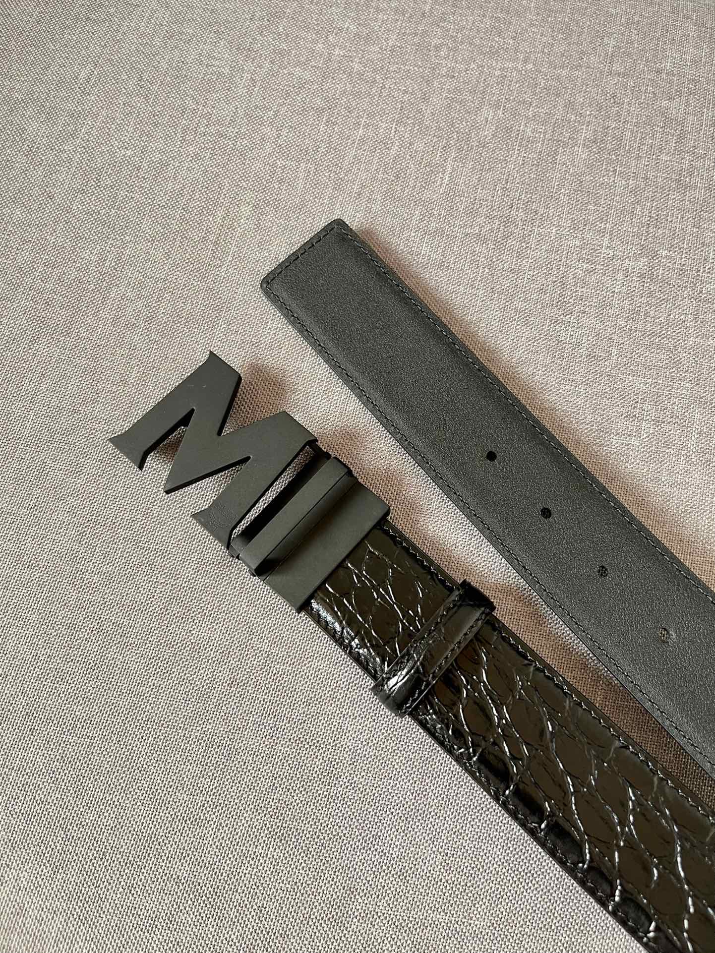 MCM原厂进口牛皮头层高温热压石头纹