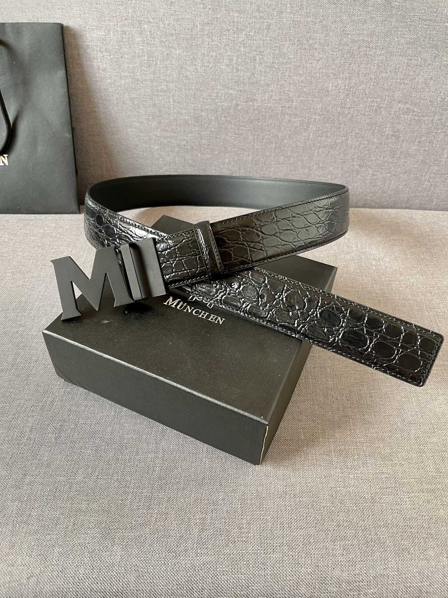 MCM原厂进口牛皮头层高温热压石头纹