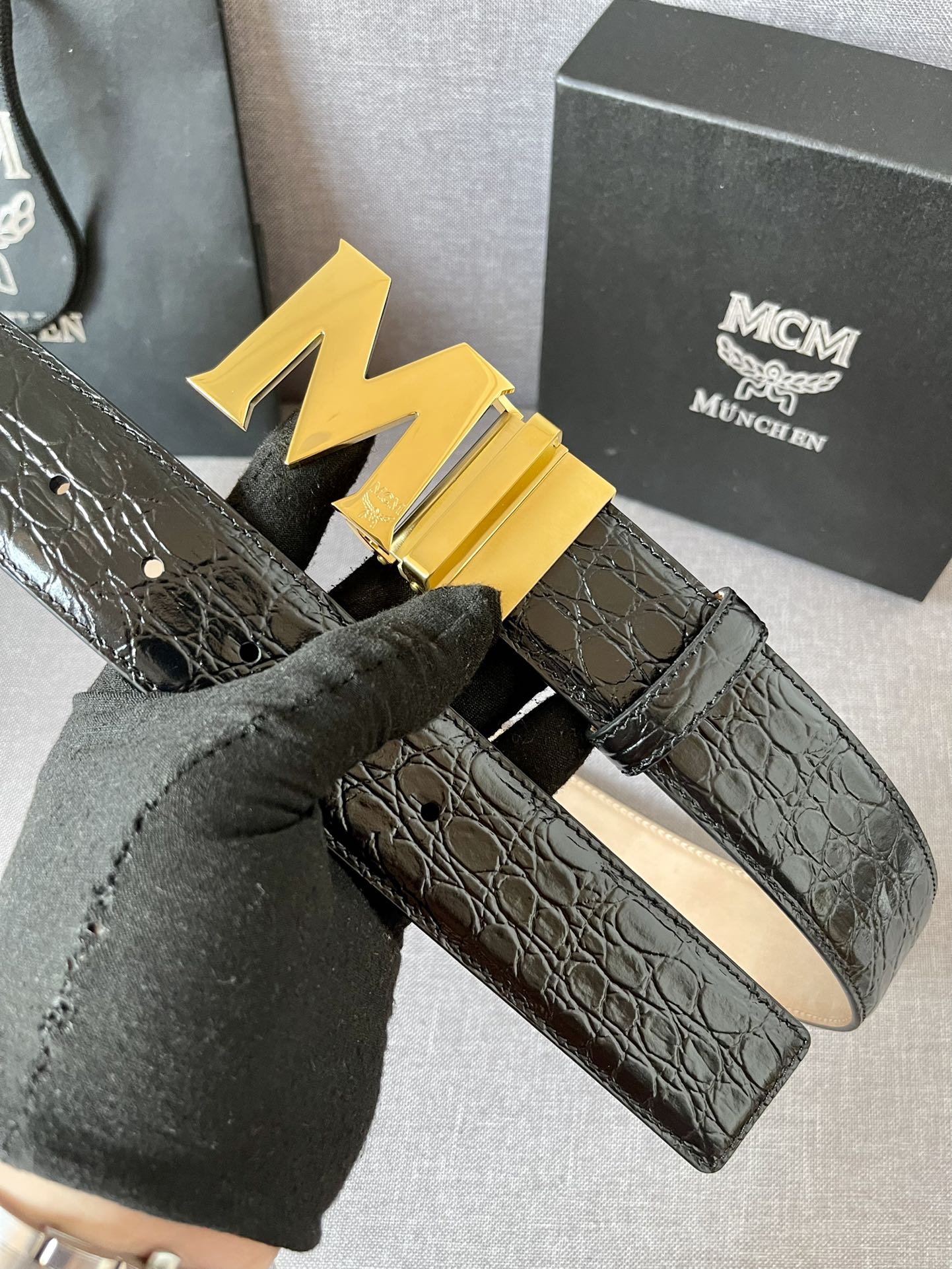 MCM原厂进口牛皮头层高温热压石头纹
