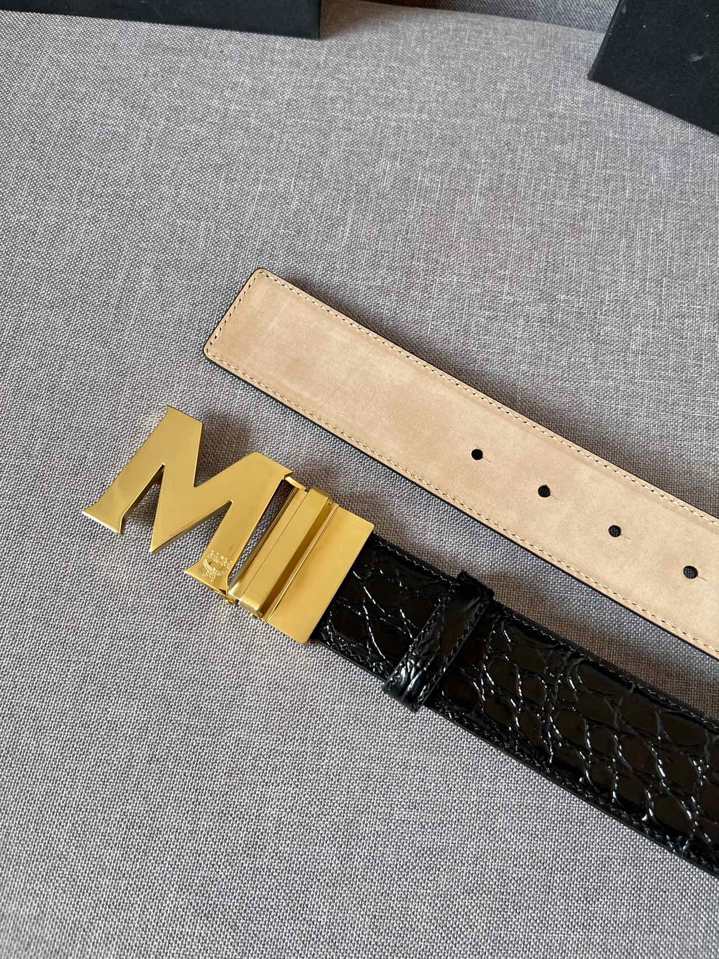 MCM原厂进口牛皮头层高温热压石头纹