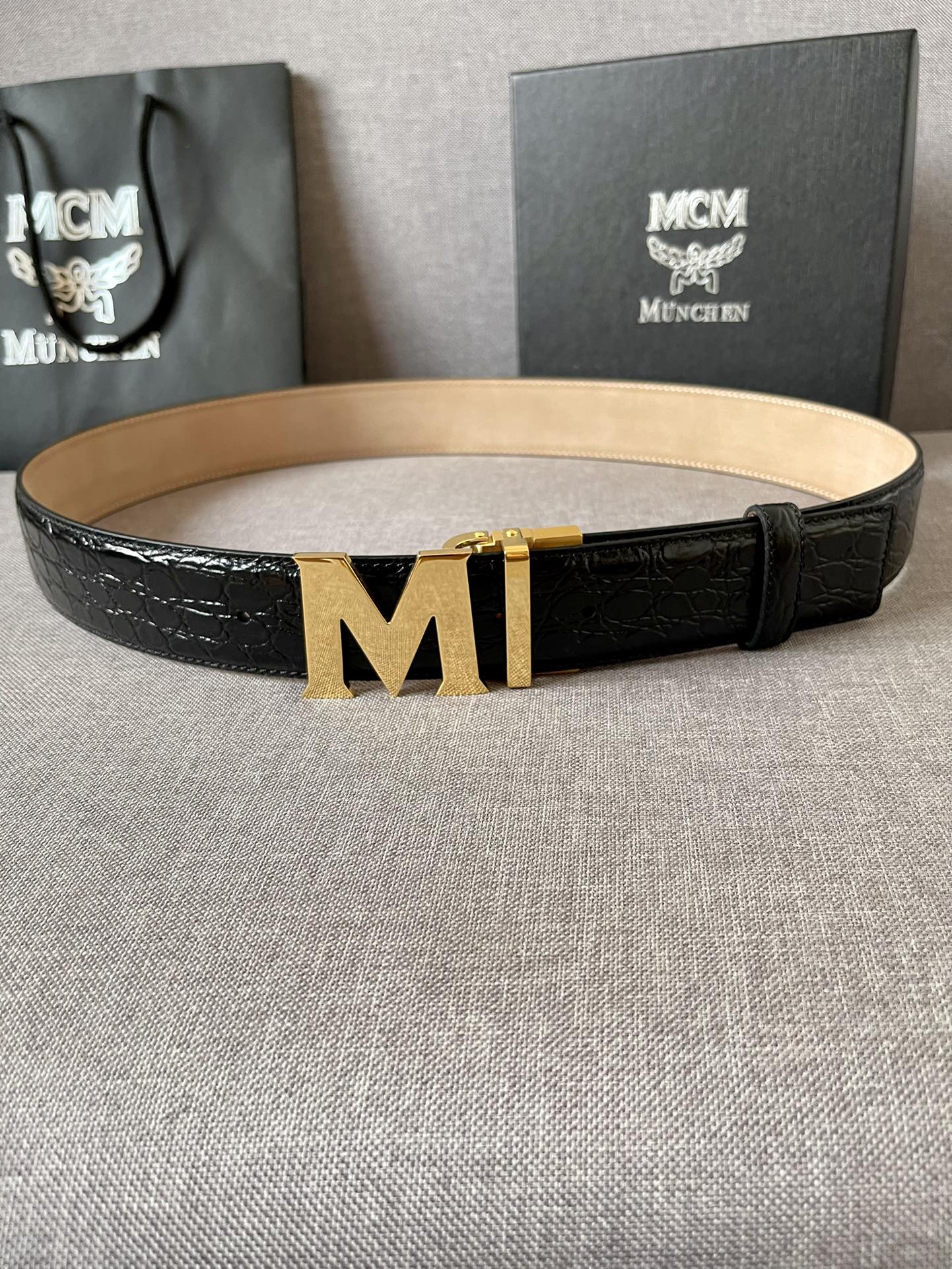 MCM原厂进口牛皮头层高温热压石头纹