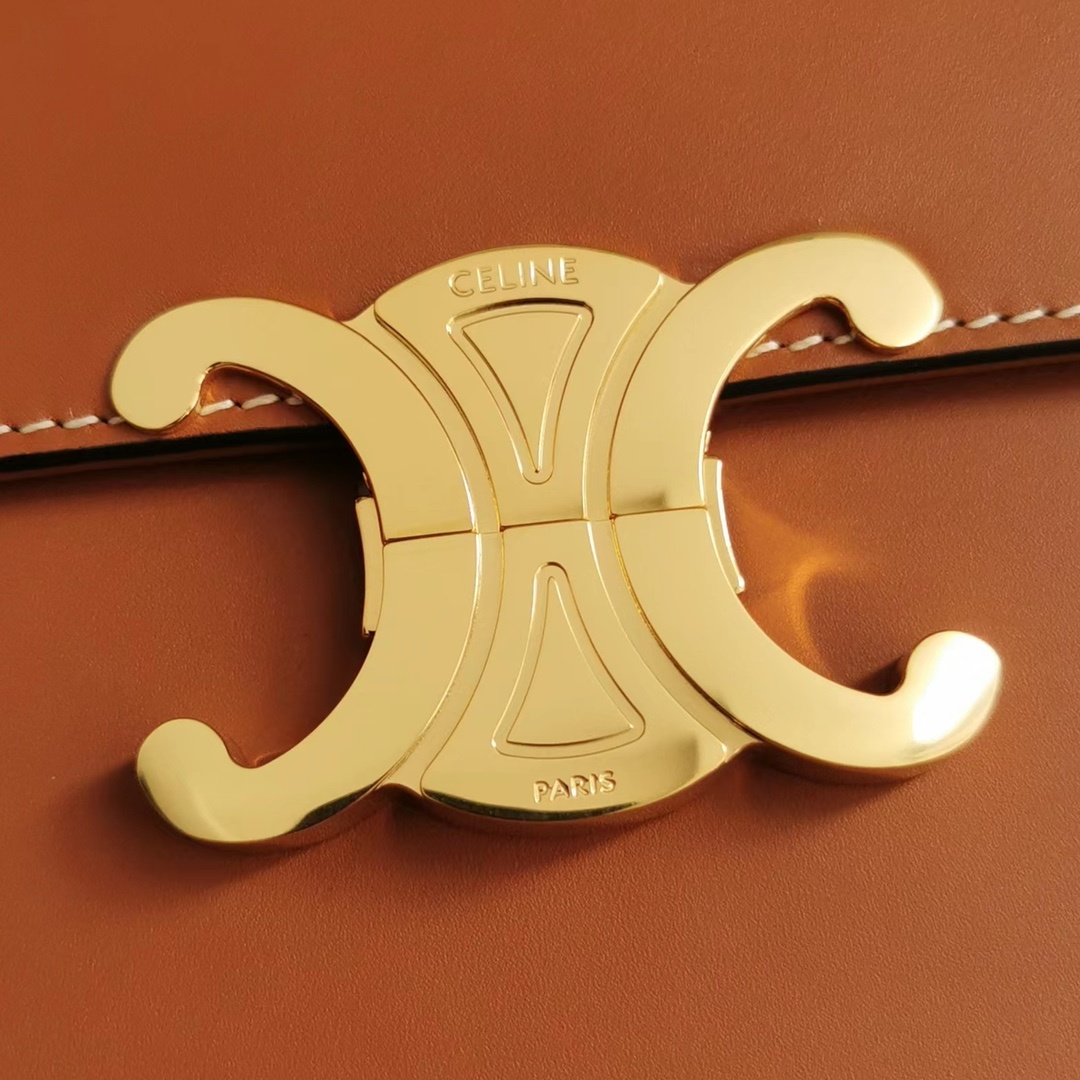 CELINE2022早秋手提BOX小硬箱重复经典复古不再小巧可爱容量的上升方正廓形洒脱英气满满拉长档次!