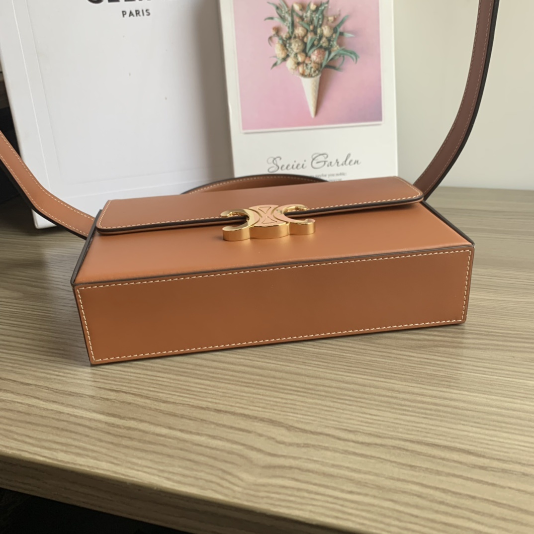 CELINE2022早秋手提BOX小硬箱重复经典复古不再小巧可爱容量的上升方正廓形洒脱英气满满拉长档次!