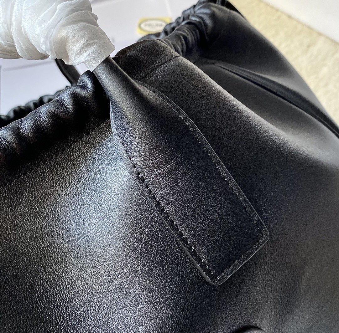 CELINE赛琳CABAS TRIOMPHE抽绳托特包199973