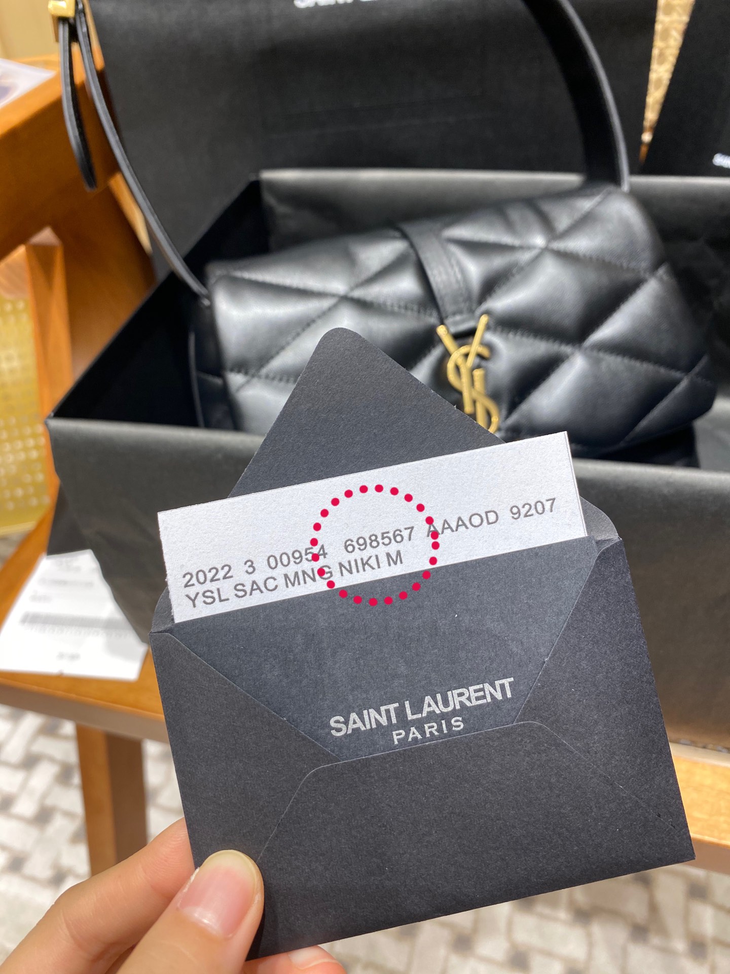 YSL 𝐋𝐄 𝟱𝟳 小羊皮菱格纹腋下包 698567黑色/金扣