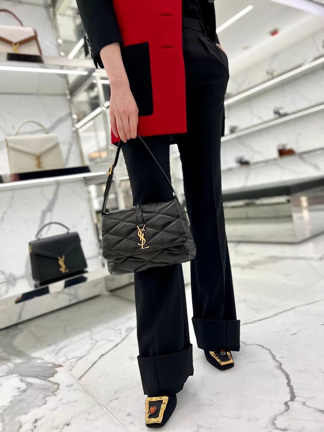 YSL 𝐋𝐄 𝟱𝟳 小羊皮菱格纹腋下包 698567黑色/金扣