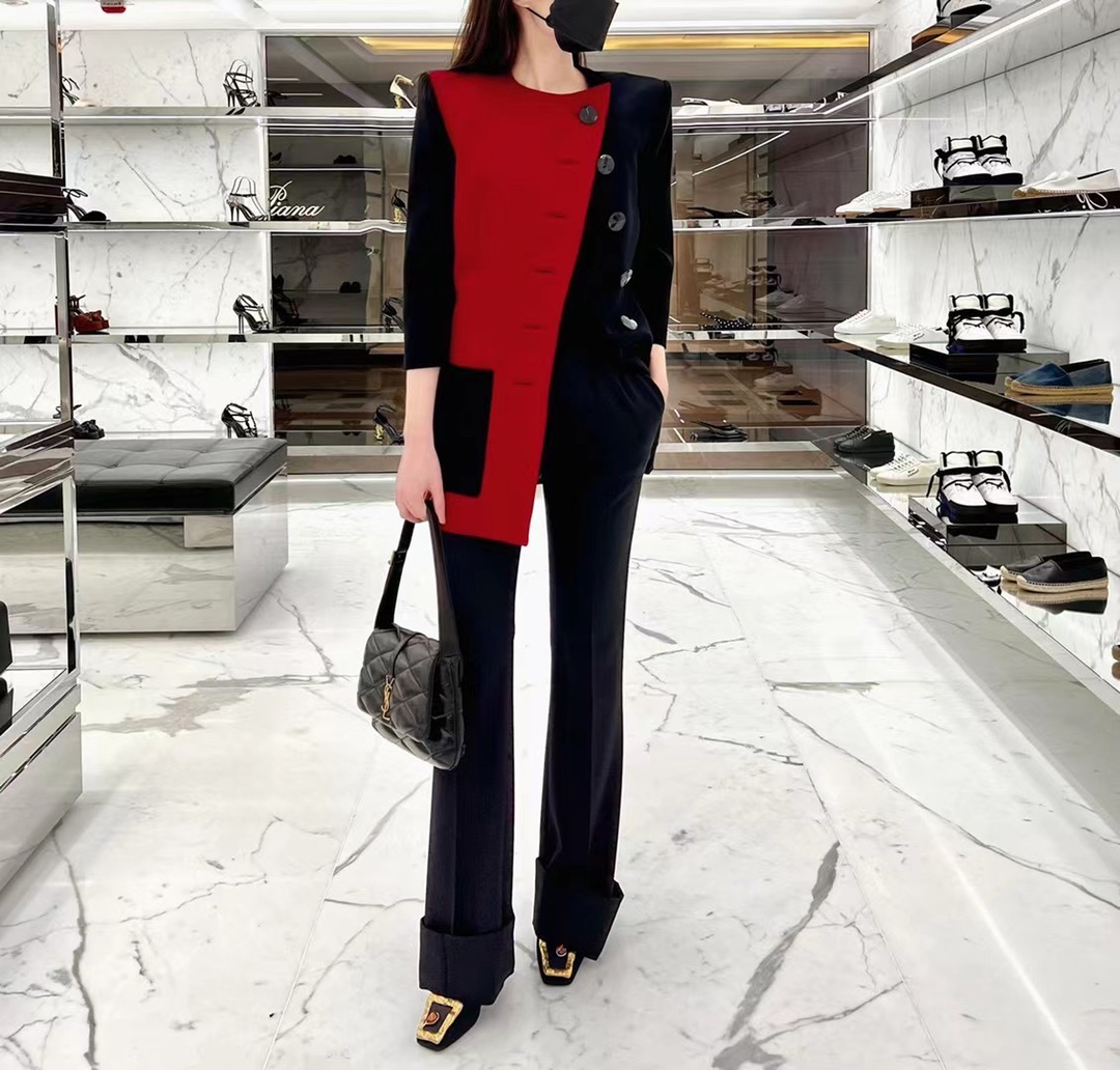 YSL 𝐋𝐄 𝟱𝟳 小羊皮菱格纹腋下包 698567黑色/金扣