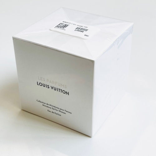Louis Vuitton Miniature Perfume Set for Women, 7 x 10ml Eau de Parfum 1 Louis Vuitton Miniature Perfume Set for Women, 7 x 10ml Eau de Parfum