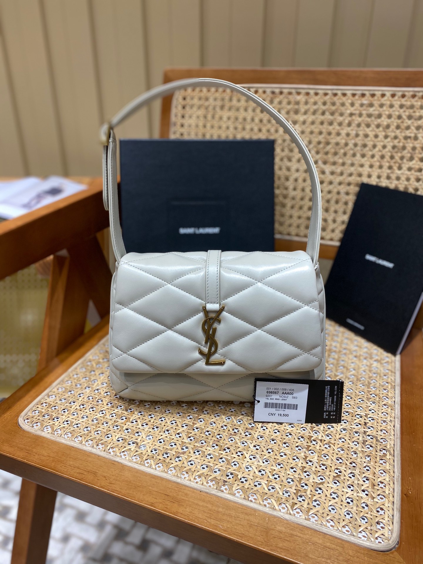 YSL 𝐋𝐄 𝟱𝟳 小羊皮菱格纹腋下包 698567白色/金扣