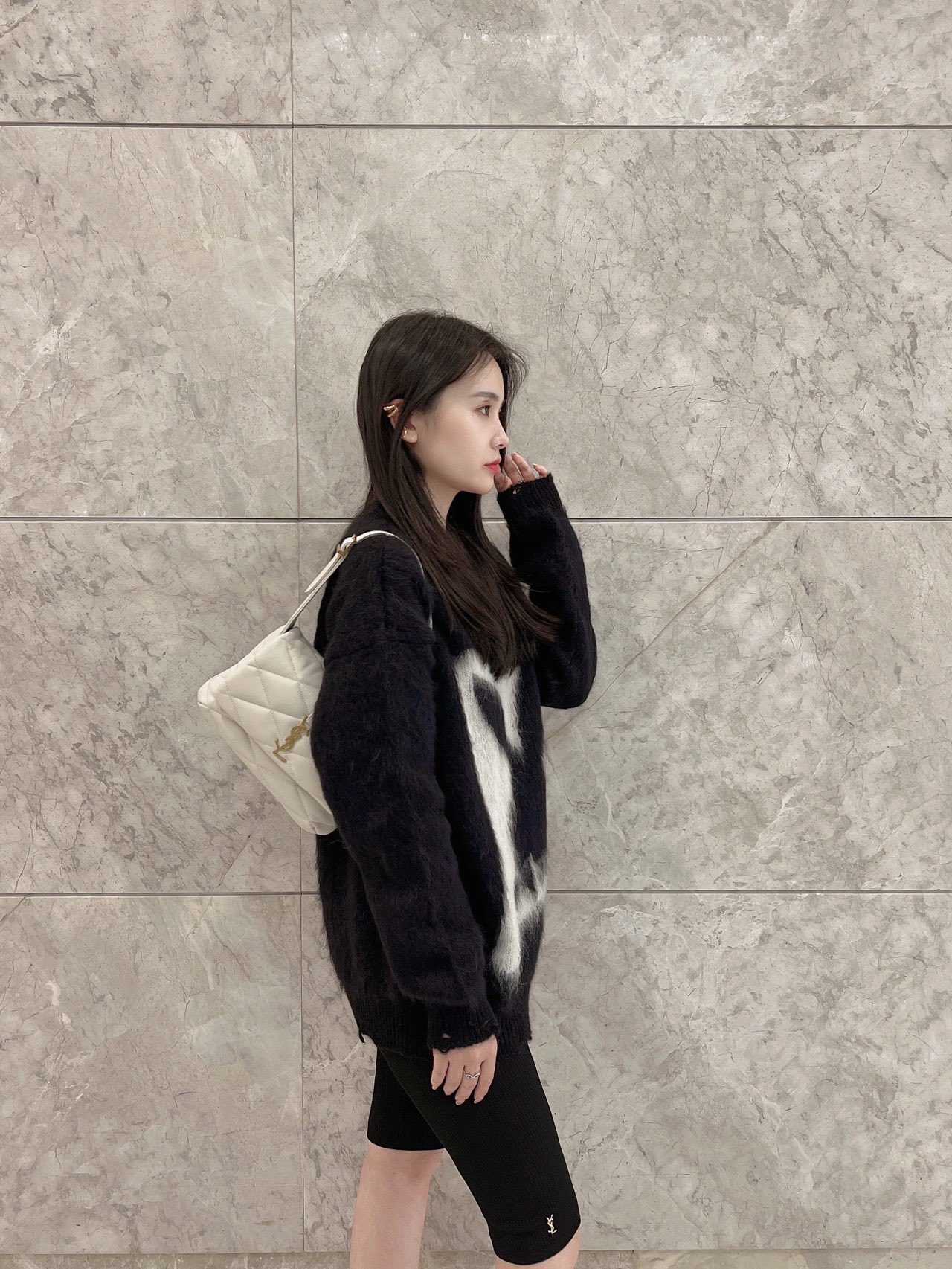 YSL 𝐋𝐄 𝟱𝟳 小羊皮菱格纹腋下包 698567白色/金扣