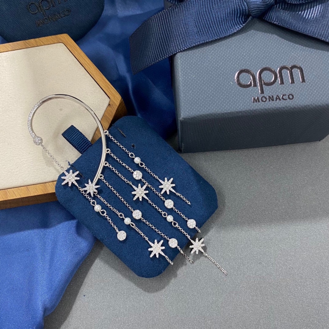 APm monaco 单只珍珠六芒星流苏耳挂！标志性流星回归，散发经典永恒的魅力，经典流星与天然珍珠，混
