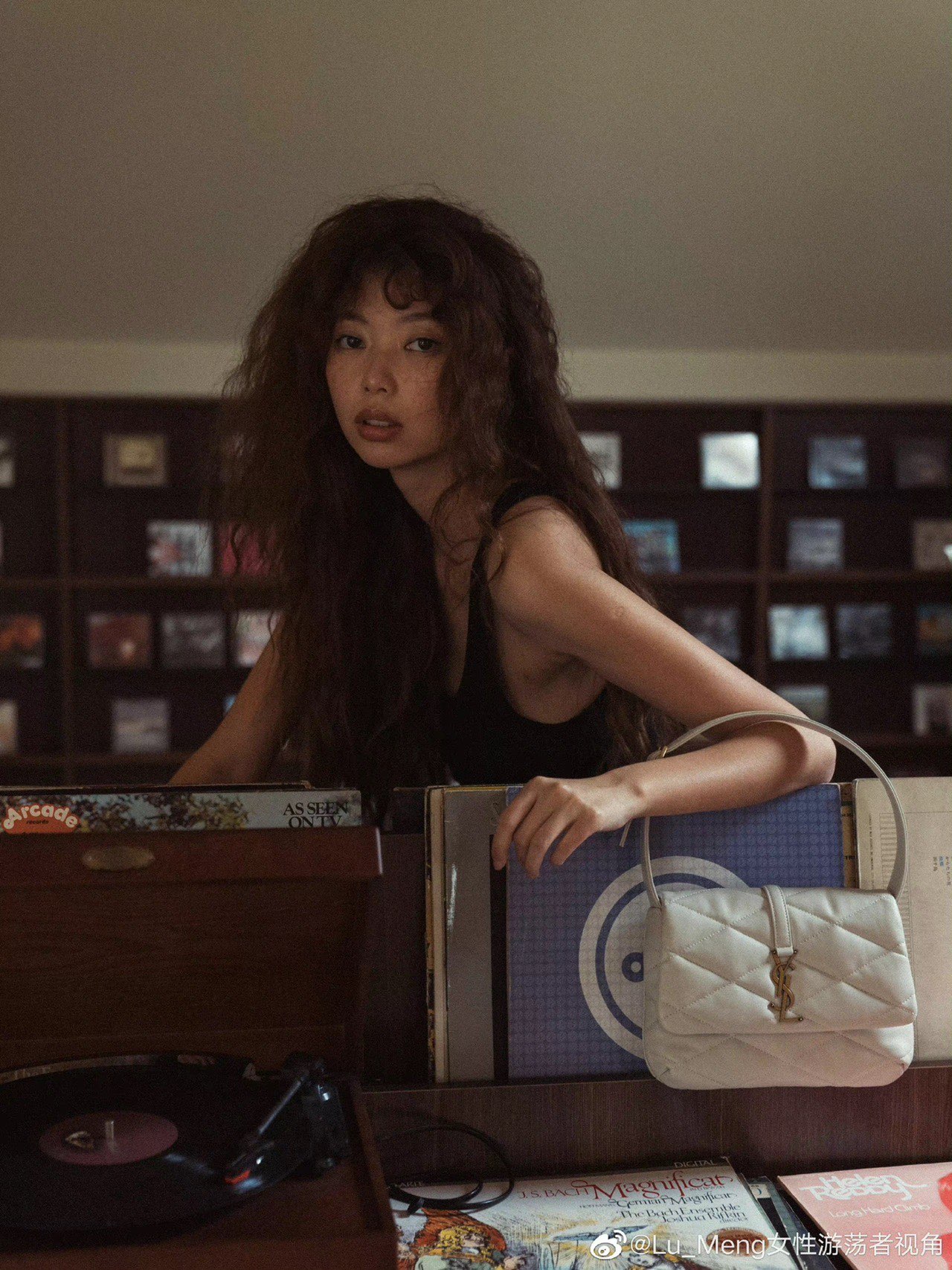 YSL 𝐋𝐄 𝟱𝟳 小羊皮菱格纹腋下包 698567白色/金扣