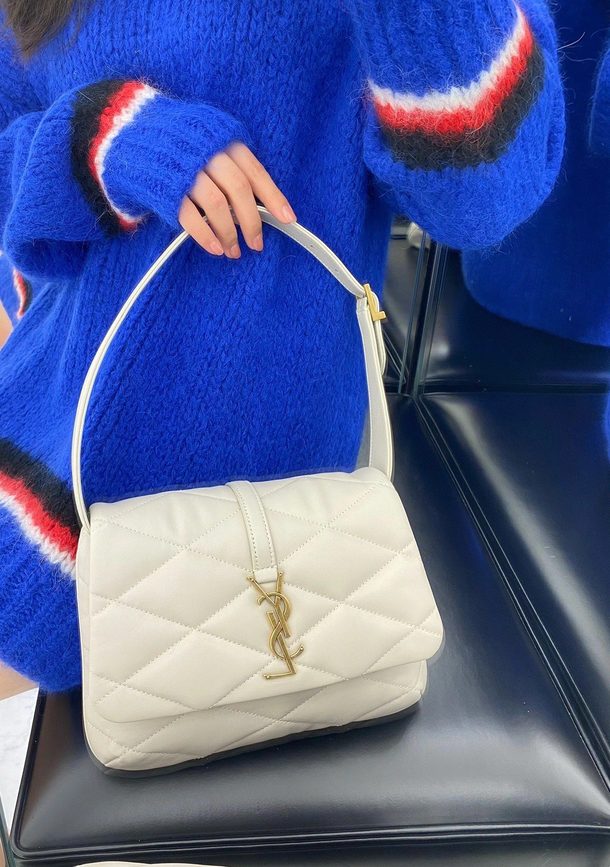 YSL 𝐋𝐄 𝟱𝟳 小羊皮菱格纹腋下包 698567白色/金扣