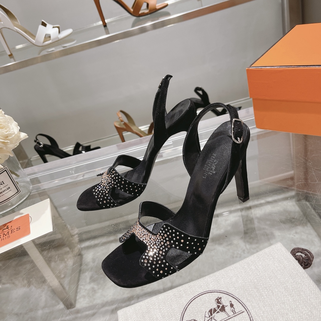 NO:405428,Herme* early spring counter new high heel sandal series, imported suede upper, imported mixed-bred sheepskin in the inner, heel height: slim heel 10.5cm, original Italian leather outsole, shoe size: 35.36.37.38.39.40.41.42 (40.41.42 custom made without return), sandals, hermes, sandals, sheepskin, chamois leather, Leather soles19860909herme*早春专柜新款高跟凉鞋系列 鞋面进口麂皮 内里进口混种羊皮 跟高: 细跟10.5cm 大底原版意大利真皮大底 鞋码: 35.36.37.38.39.40.41.42（40.41.42定做不退换）,凉鞋,hermes,sandals,sheepskin,chamois leather,Leather soles,Women's Shoes