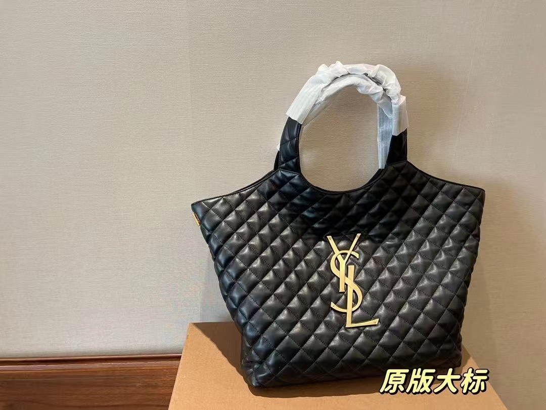 180💰杨树林大爆款
圣罗兰秀款手提购物袋
自由炙热 舒适惬意
优雅是你 随性也是你
size：37*40cm
YSL新款购物袋太可了吧
YSLGabv绗缝纹路购物袋
大tote感觉太温柔了吧!