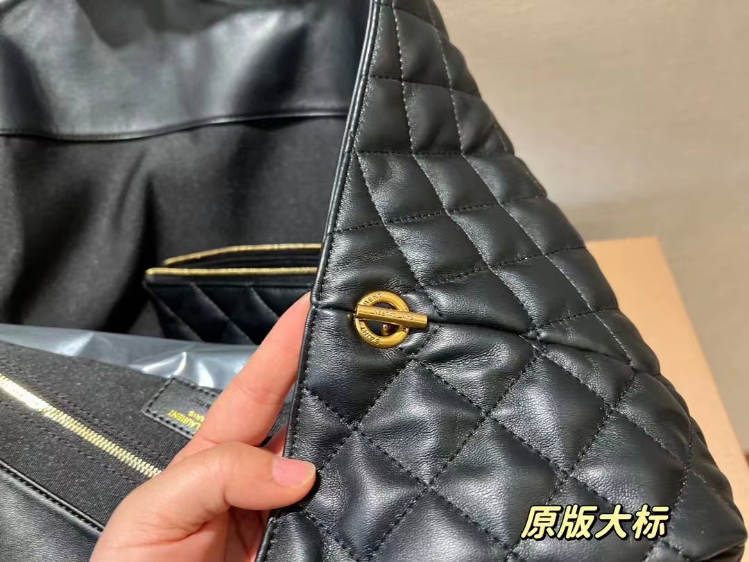180💰杨树林大爆款
圣罗兰秀款手提购物袋
自由炙热 舒适惬意
优雅是你 随性也是你
size：37*40cm
YSL新款购物袋太可了吧
YSLGabv绗缝纹路购物袋
大tote感觉太温柔了吧!