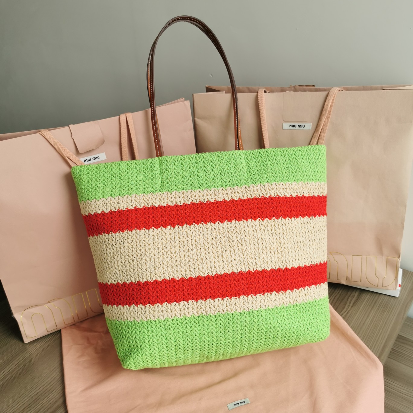 MIUMIU缪缪进口拉菲草编拼绵线编织托特包5BG228