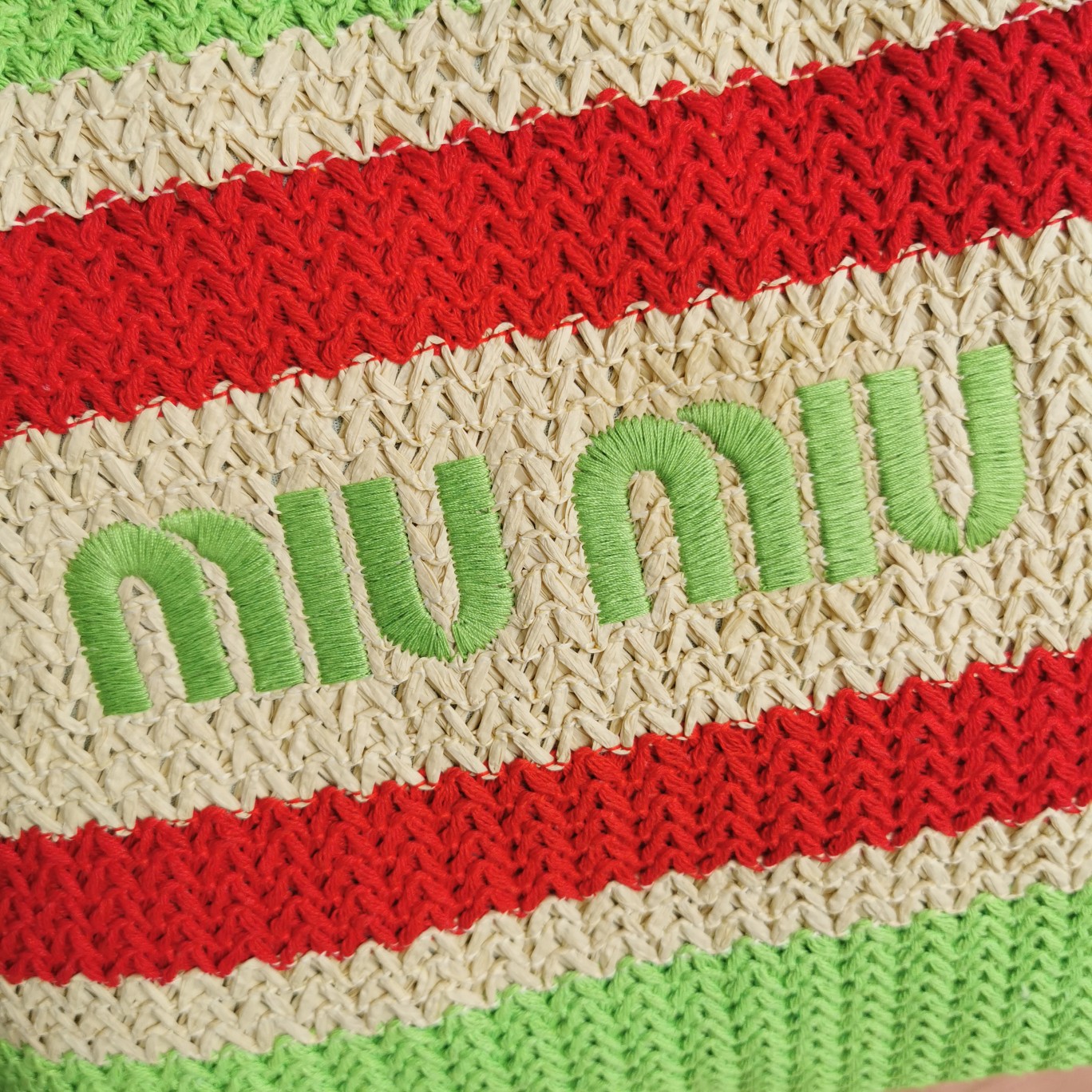MIUMIU缪缪进口拉菲草编拼绵线编织托特包5BG228