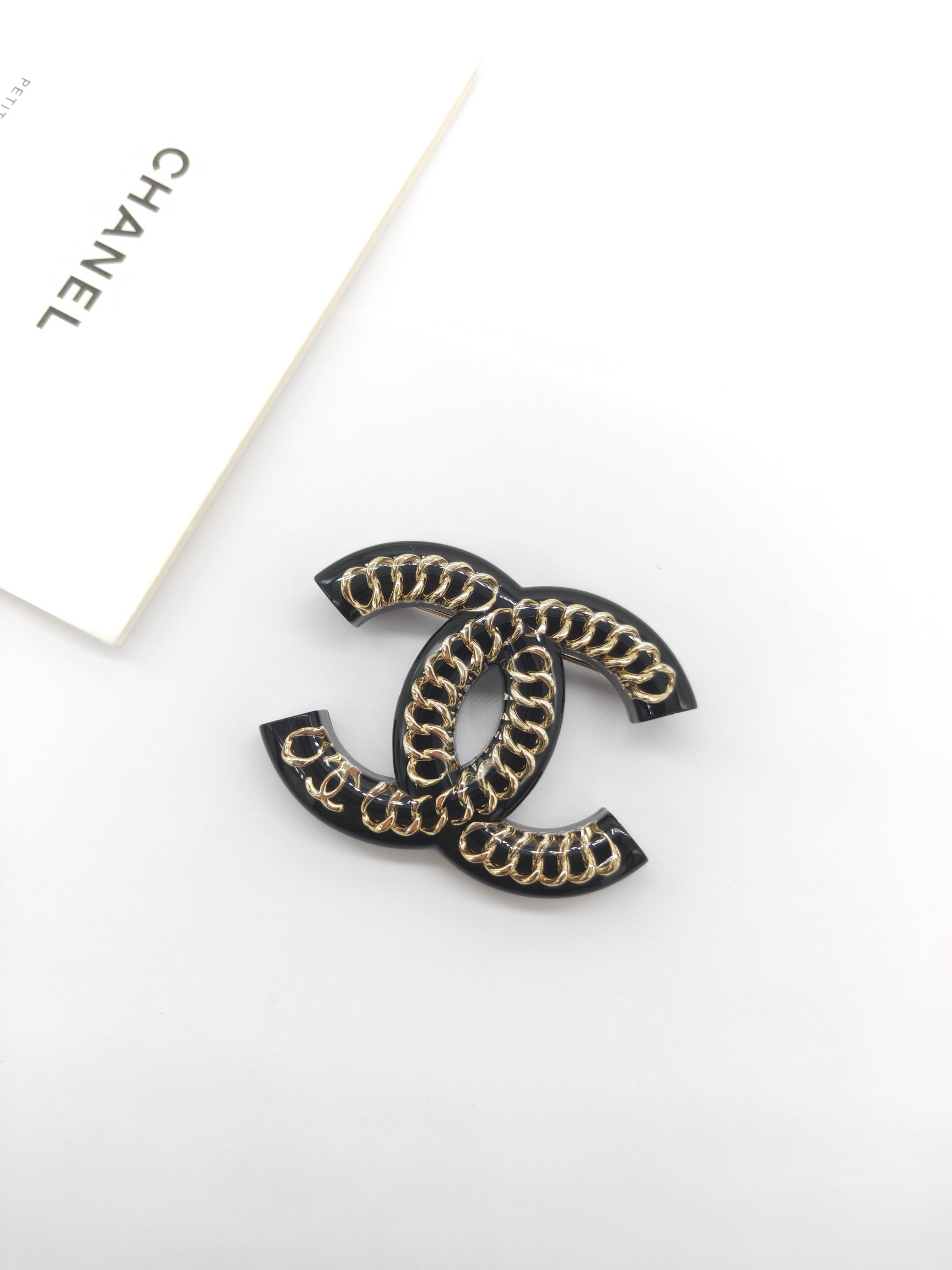 Брошь чёрный XE1970