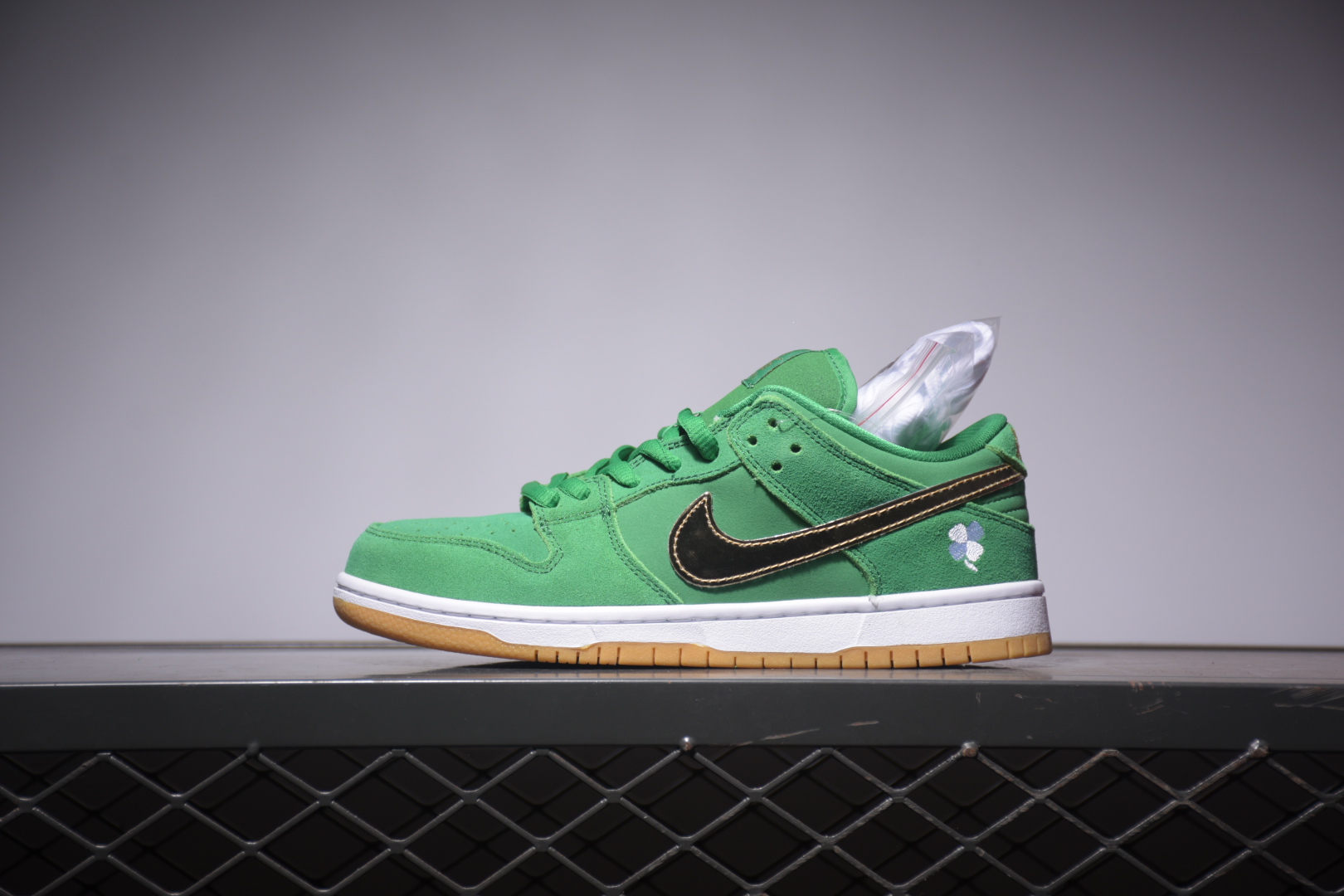 G0 纯原NK SB Dunk Low Pro“Shamrock”四叶草绿 圣帕特里克节 大厂纯原出品原装头层材料 独家版型蒸餾加工帶來的是更好的视觉和脚感体验大厂纯原品质出货 清洁度 电绣工艺 皮料切割干净无任何毛边 细节完美