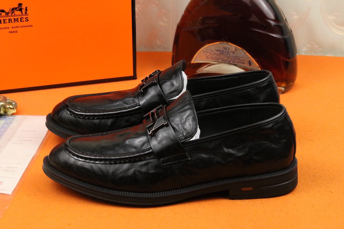 J0 高品质 Hermes 爱马仕 官网最新时尚正装皮鞋，顶级原单货，独家首发，精心打造，潮流时尚，绅士格调，鞋面采用进口头层牛皮，透气猪皮里，柔软橡胶防滑大底， 时尚舒适。