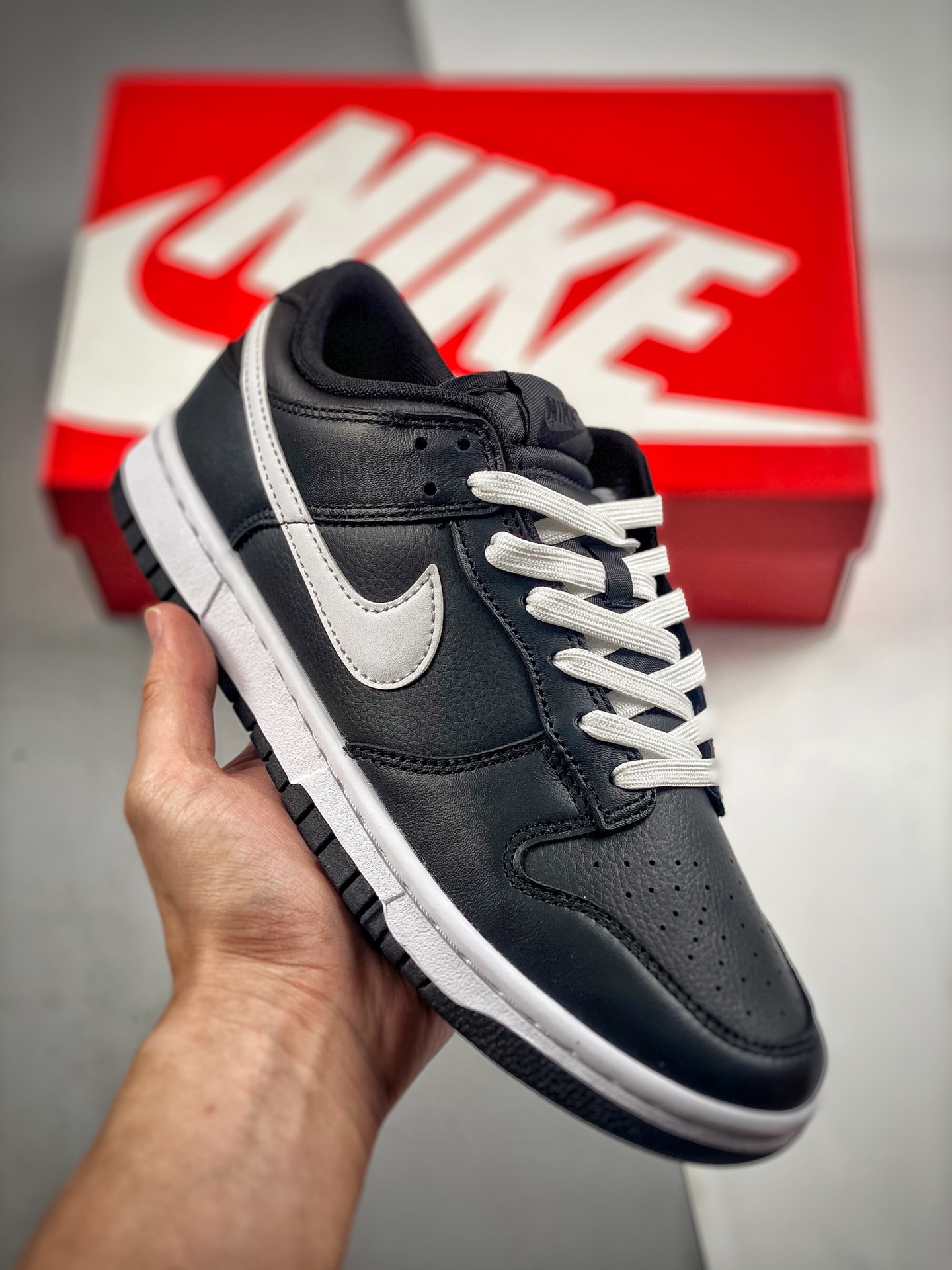 -4 Nk Dunk SB Low 黑白 大厂纯原出品 实拍首发 原装头层材料 独家版型蒸餾加工帶來的是更好的视觉和脚感体验大厂纯原品质出货 清洁度 电绣工艺 皮料切割干净无任何毛边 细节完美 货号：DJ6188 002尺码：36-47