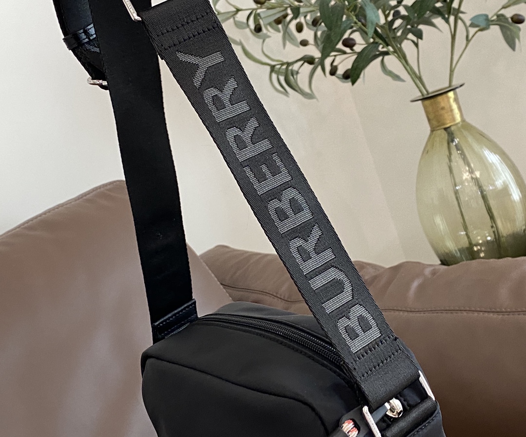this bag is detailed with a jacquard-woven logo motif - Comprehensive 5