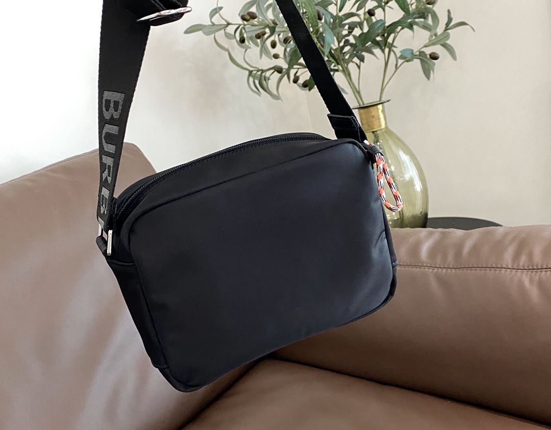 this bag is detailed with a jacquard-woven logo motif - Comprehensive 4