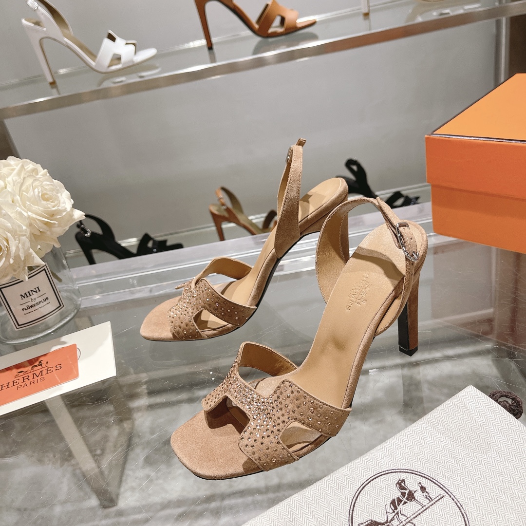 NO:166364,Herme* early spring counter new high heel sandal series, imported suede upper, imported mixed-bred sheepskin in the inner, heel height: slim heel 10.5cm, outsole original Italian leather outsole, shoe size: 35.36.37.38.39.40.41.42 (40.41.42 custom made without return), sandals, hermes, sandals, sheepskin, chamois leather, Leather soles19860909herme*早春专柜新款高跟凉鞋系列 鞋面进口麂皮 内里进口混种羊皮 跟高:细跟10.5cm 大底原版意大利真皮大底 鞋码:35.36.37.38.39.40.41.42（40.41.42定做不退换）,凉鞋,hermes,sandals,sheepskin,chamois leather,Leather soles,Women's Shoes