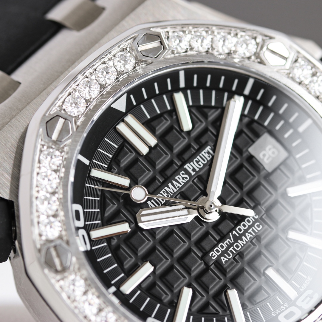 爱彼Audemars Piguet,皇家橡树15710👺采用莫桑钻圈口进口3120机械机芯