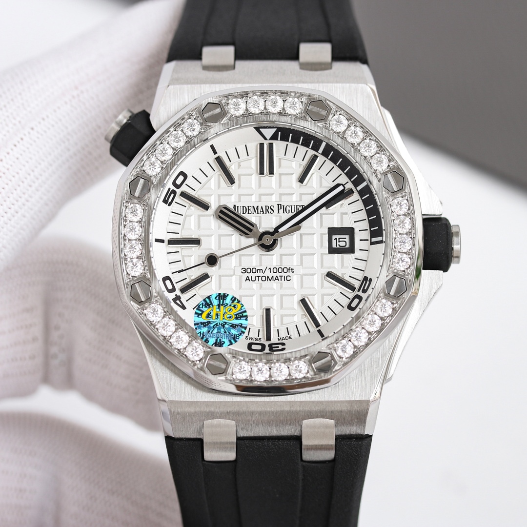 爱彼Audemars Piguet,皇家橡树15710👺采用莫桑钻圈口进口3120机械机芯