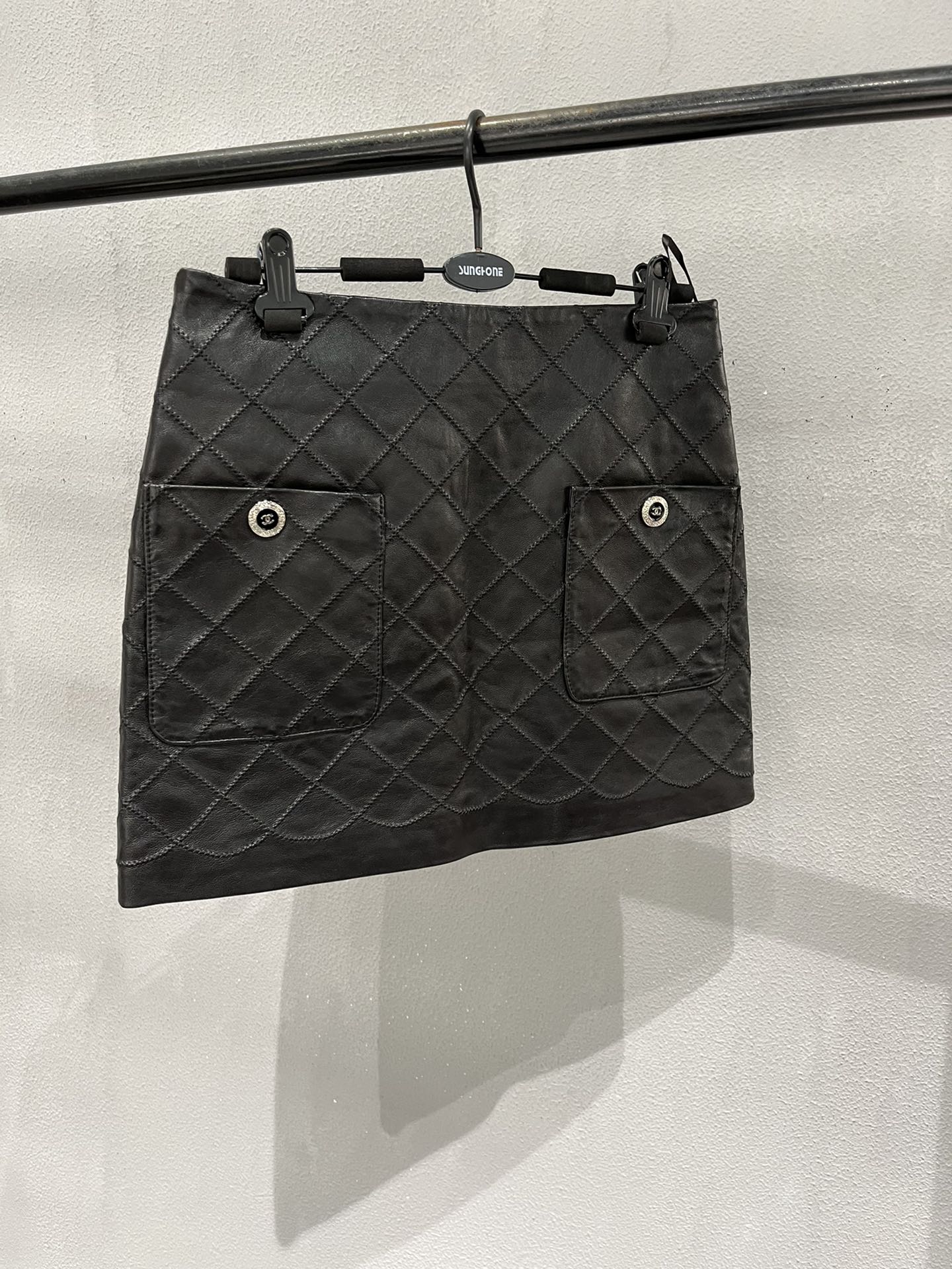 NO:872484,Skirt. Chanel original vegetable-tanned sheepskin with small gusset lining and original buttons, handmade curved needle work., Chanel-clothing, chanel, skirts, sheepskin,19860909半身裙.香奈儿原版植鞣羊皮配小香里布和原版纽扣,手工曲针工艺.,香奈儿-服装,chanel,skirts,sheepskin,,Women's clothing