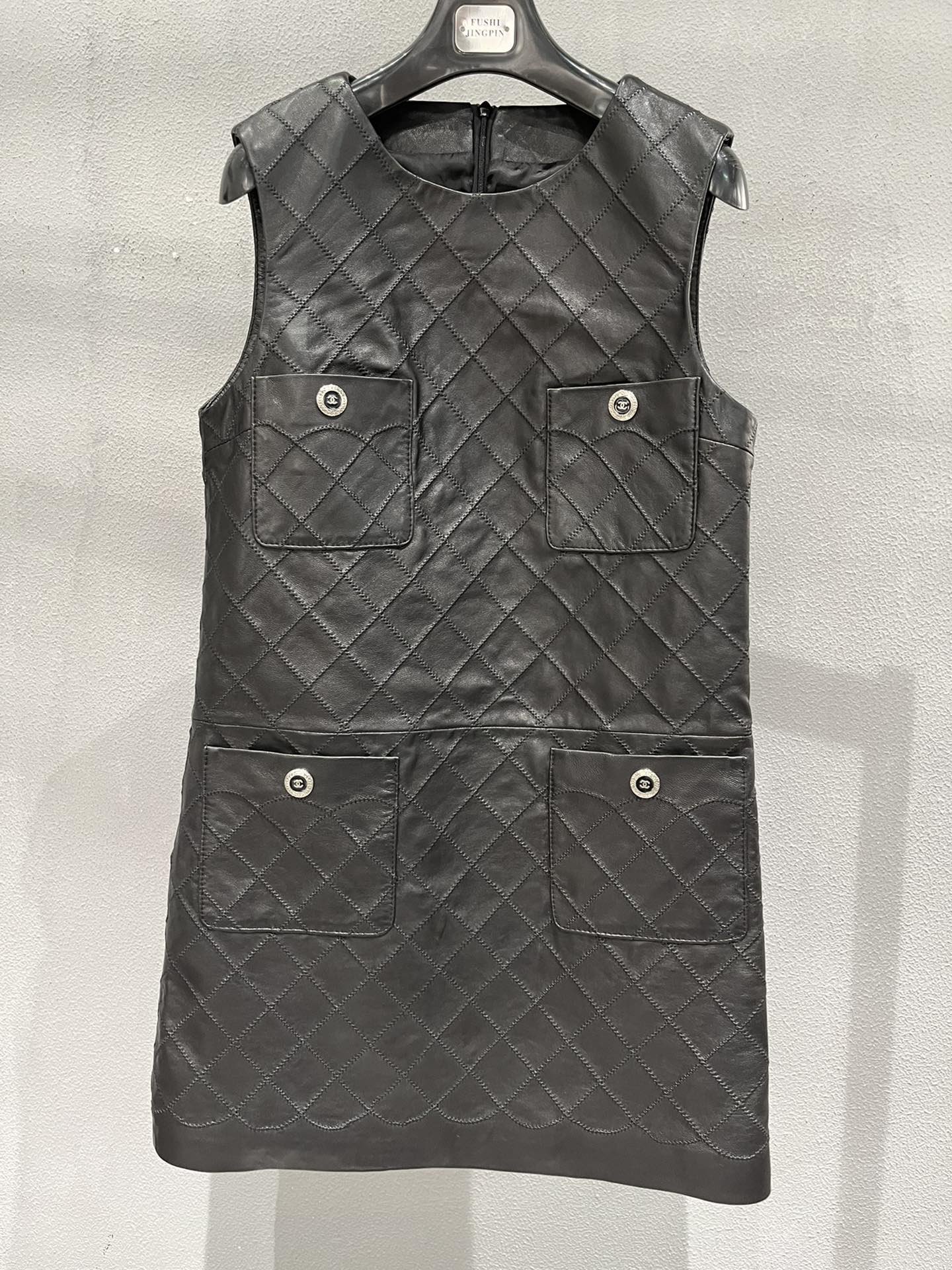 NO:721640,Dress, Chanel's original vegetable-tanned sheepskin with small fragrant lining and original buttons, handmade curved needle craftsmanship, very high-end texture, Chanel-clothing, chanel, skirts, sheepskin,19860909连衣裙,香奈儿原版植鞣羊皮搭配小香里布和原版纽扣,手工曲针工艺,质感非常高档,香奈儿-服装,chanel,skirts,sheepskin,,Women's clothing