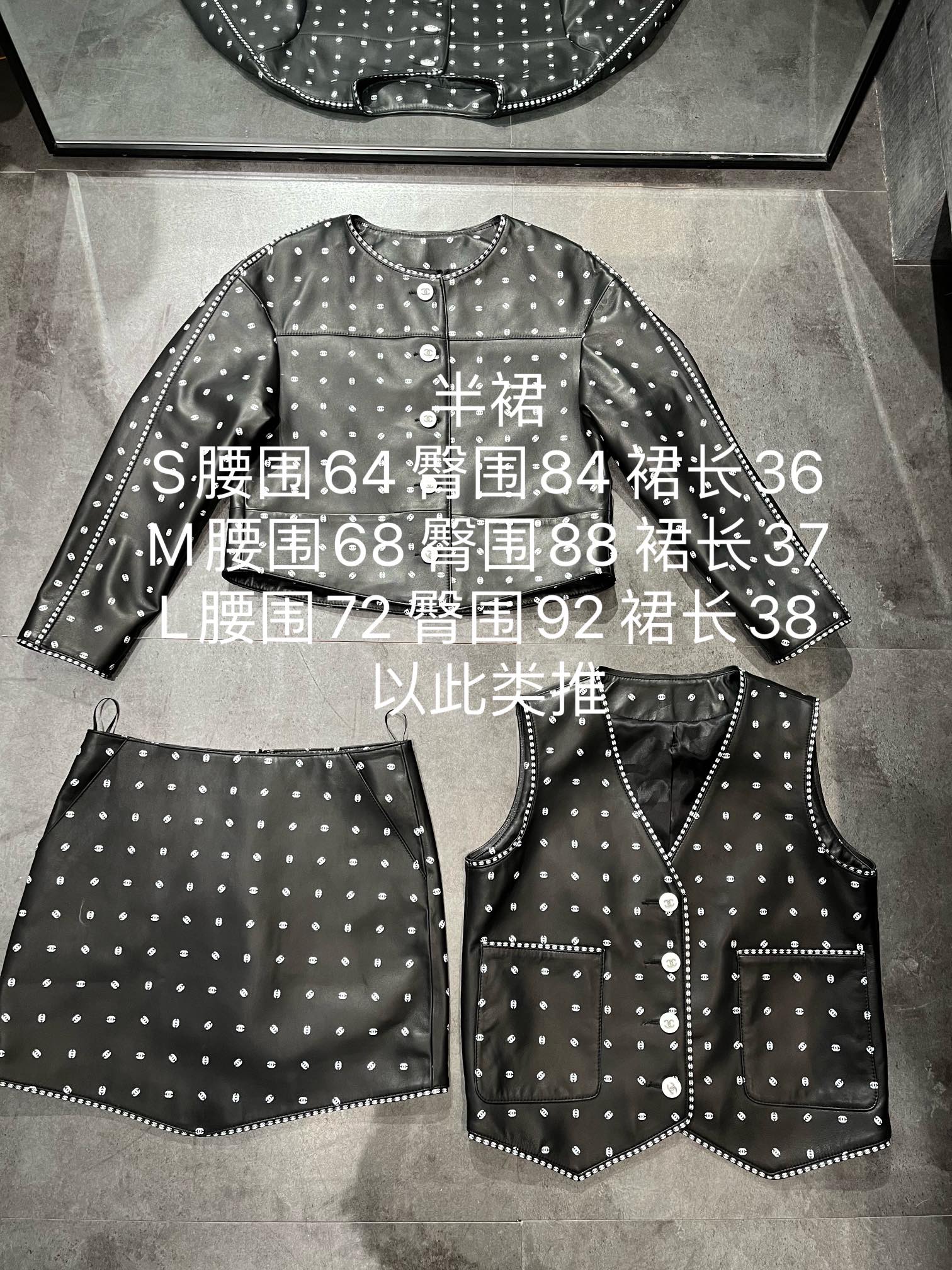 NO:721651,Skirt, Chanel sheepskin printed leather skirt with camellia lining and original buttons, the upper body is super beautiful. Skirt size S- Xxl, Chanel-clothing, chanel, skirts, sheepskin,19860909半身裙,香奈儿羊皮印花皮裙搭配山茶花里布和原版纽扣,上身超美. 半裙尺寸S- Xxl码,香奈儿-服装,chanel,skirts,sheepskin,,Women's clothing