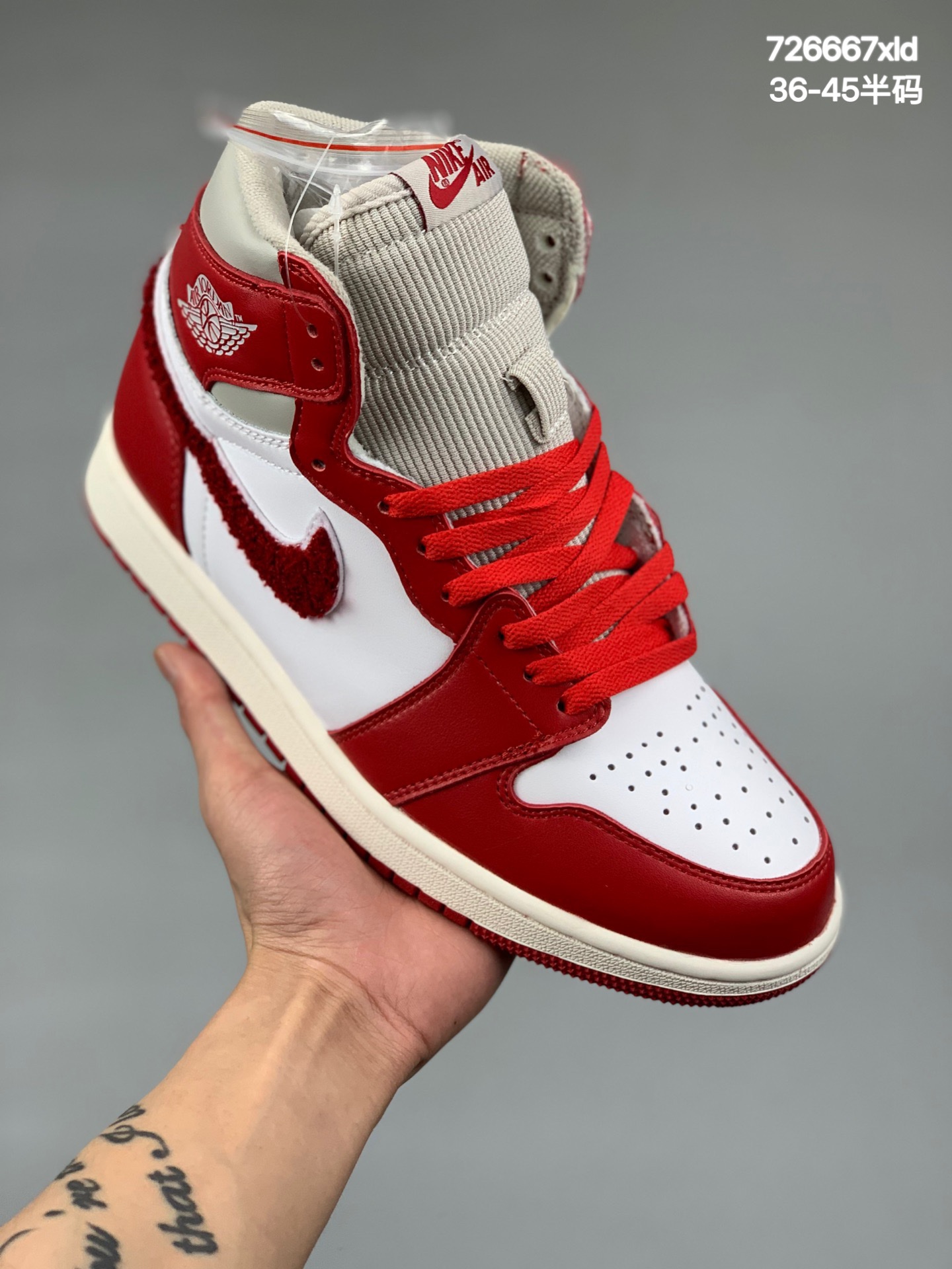 本地
 带半码 Air Jordan 1 High OG WMNS “Chenille” AJ1 乔丹1代高帮篮球鞋/白红 灯芯绒 货号：DJ4891码数：36 36.5 37.5 38 38.5 39 40 40.5 41 42 42.5 43 44 45
编码：726667xld