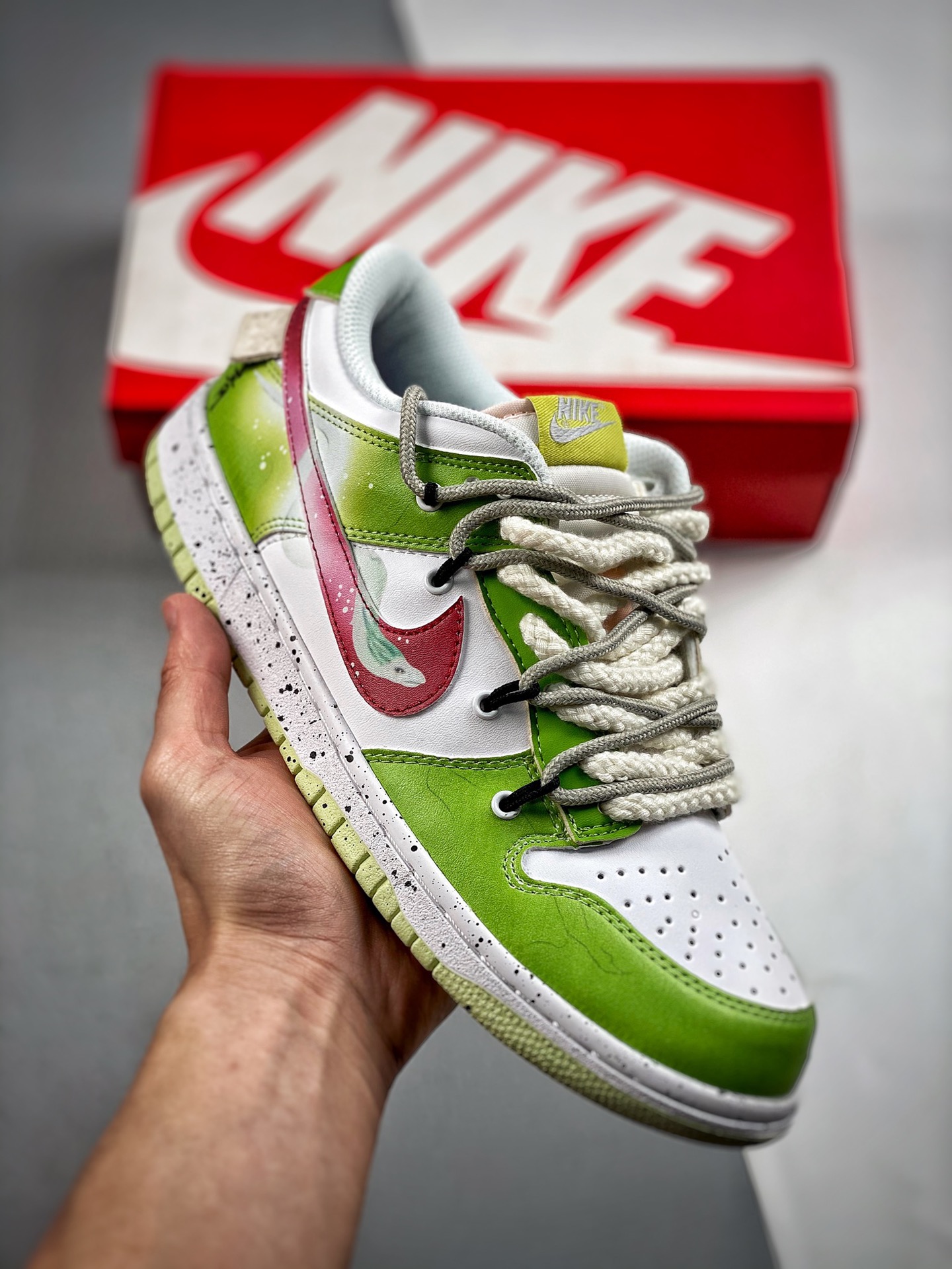 -2 Nk Dunk SB Low 竹叶青 大厂纯原出品 实拍首发 原装头层材料 独家版型蒸餾加工帶來的是更好的视觉和脚感体验大厂纯原品质出货 清洁度 电绣工艺 皮料切割干净无任何毛边 细节完美 货号：D D15036…