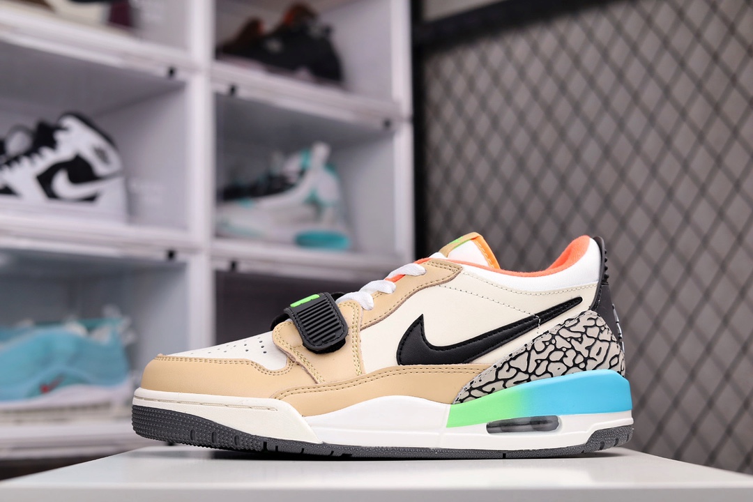 H0 乔丹Air Jordan Legacy 312 Low 三合一低帮休闲运动篮球鞋。312由Air Jordan 品牌联合街头潮流设计师Don C联合打造，汇集1代、3代和1988年被乔丹段时间上脚的空军低帮三个经典鞋款的标志性细节，来诉说对芝加哥家乡的留恋，同时312也是芝加哥的区号。Air Jordan Legacy 312 低帮 北卡蓝 AJ312 乔丹312代 aj312 乔312 低邦 白蓝 乔丹篮球鞋系列 有着交错结合的设计，它的名字就展现出它所包含的鞋款元素，312 分别对应了 Air Jordan 3、Air Jordan 1 和 Air Trainer 2，将这三双经典又有不俗人气的鞋款融合，“最强三合一” 的名称由此得来