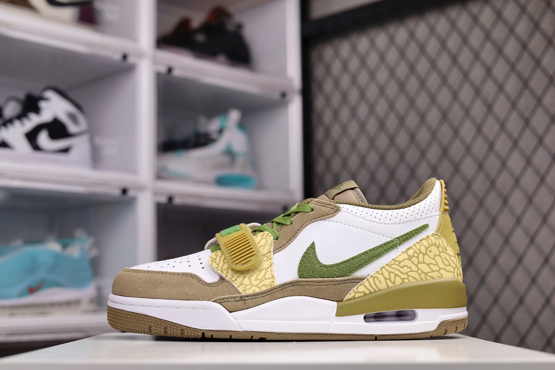 H0 乔丹Air Jordan Legacy 312 Low 三合一低帮休闲运动篮球鞋。312由Air Jordan 品牌联合街头潮流设计师Don C联合打造，汇集1代、3代和1988年被乔丹段时间上脚的空军低帮三个经典鞋款的标志性细节，来诉说对芝加哥家乡的留恋，同时312也是芝加哥的区号。Air Jordan Legacy 312 低帮 北卡蓝 AJ312 乔丹312代 aj312 乔312 低邦 白蓝 乔丹篮球鞋系列 有着交错结合的设计，它的名字就展现出它所包含的鞋款元素，312 分别对应了 Air Jordan 3、Air Jordan 1 和 Air Trainer 2，将这三双经典又有不俗人气的鞋款融合，“最强三合一” 的名称由此得来