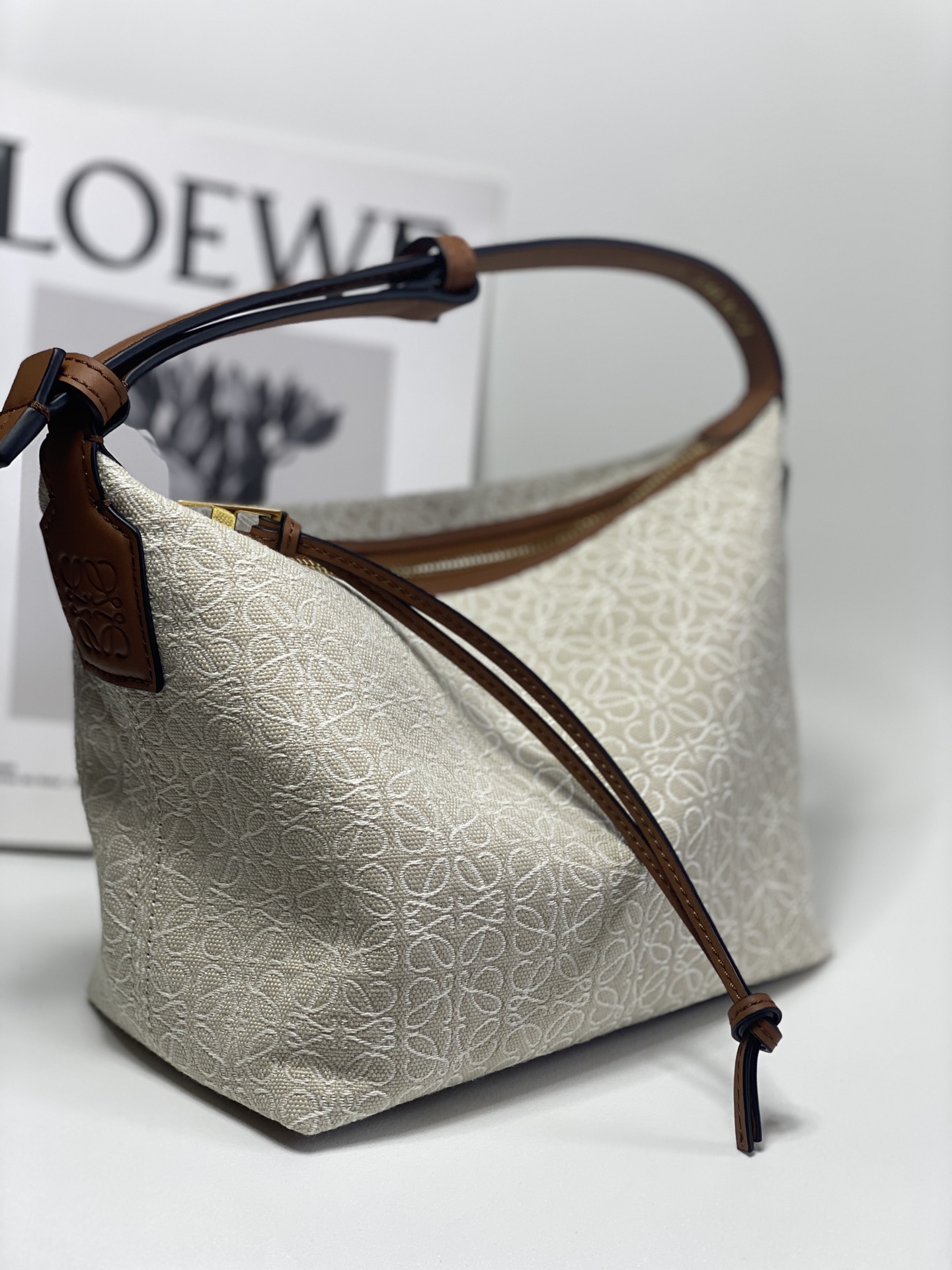 Roger Vivier Cubi 便当包包 2