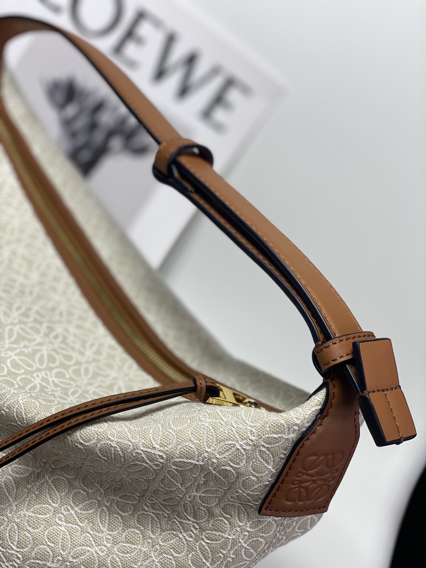 Loewe Cubi 便当包包 7