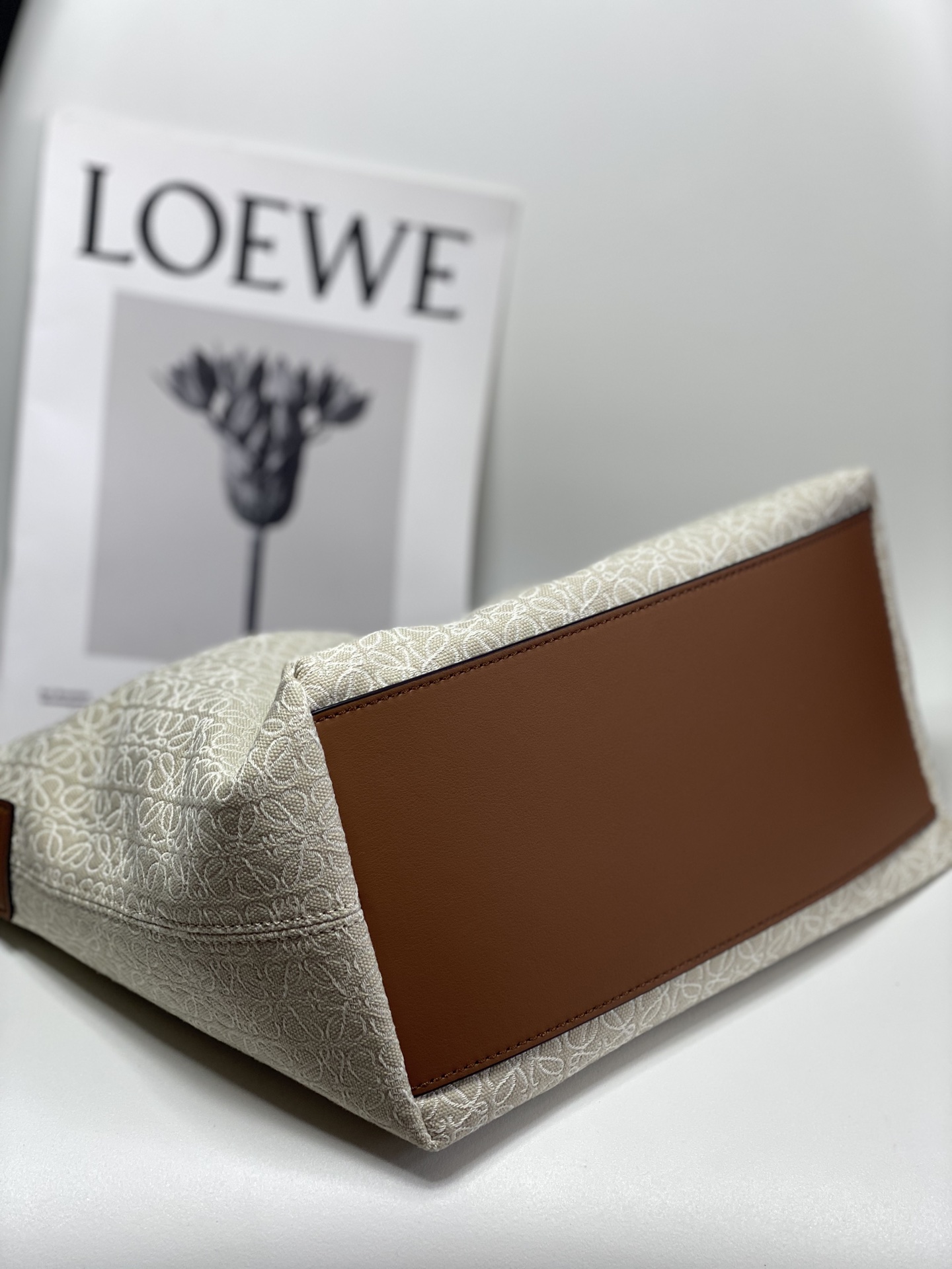 Loewe Cubi 便当包包 5