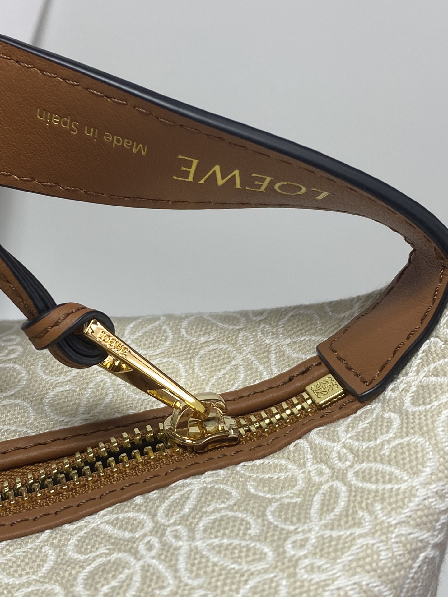 Loewe Cubi 便当包包 4