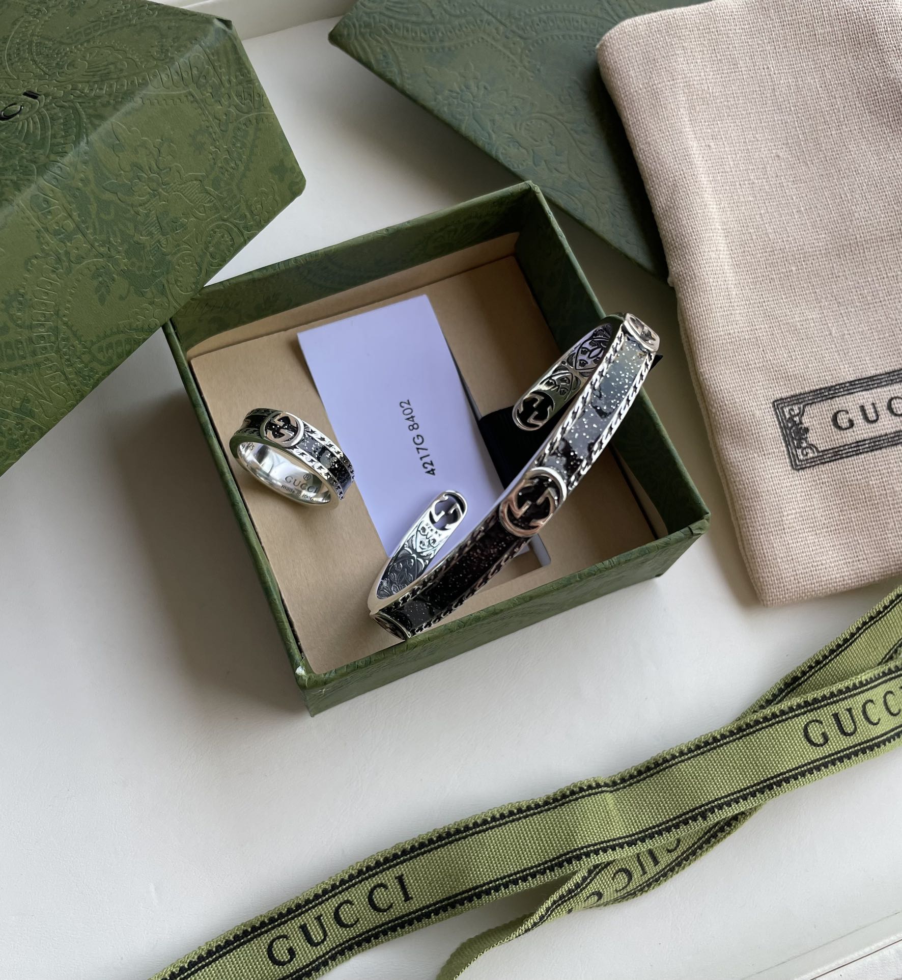 NO:101339,Ring P bracelet Gucci Gucci Gucci bracelet ring set Sterling silver Black enamel double G logo ring Fashion hot model Men and women couples same style, Gucci bracelet Gucci ring, gucci, gucci, ring, bracelet, pure silver19860909戒指p手镯Gucci古驰古奇手镯戒指套装 纯银 黑色珐琅双G标志戒 时尚 爆款 男女情侣同款,古驰手镯古驰戒指,gucci,gucci,ring,bracelet,pure silver,Jewelry