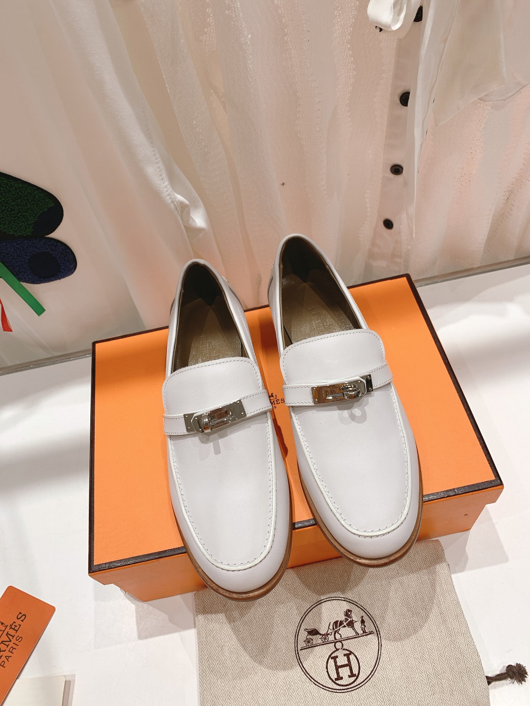 高版本Herme…s fwnew arrival～H家新款kelly扣乐福鞋鞋型很好看，见到到极致的造型