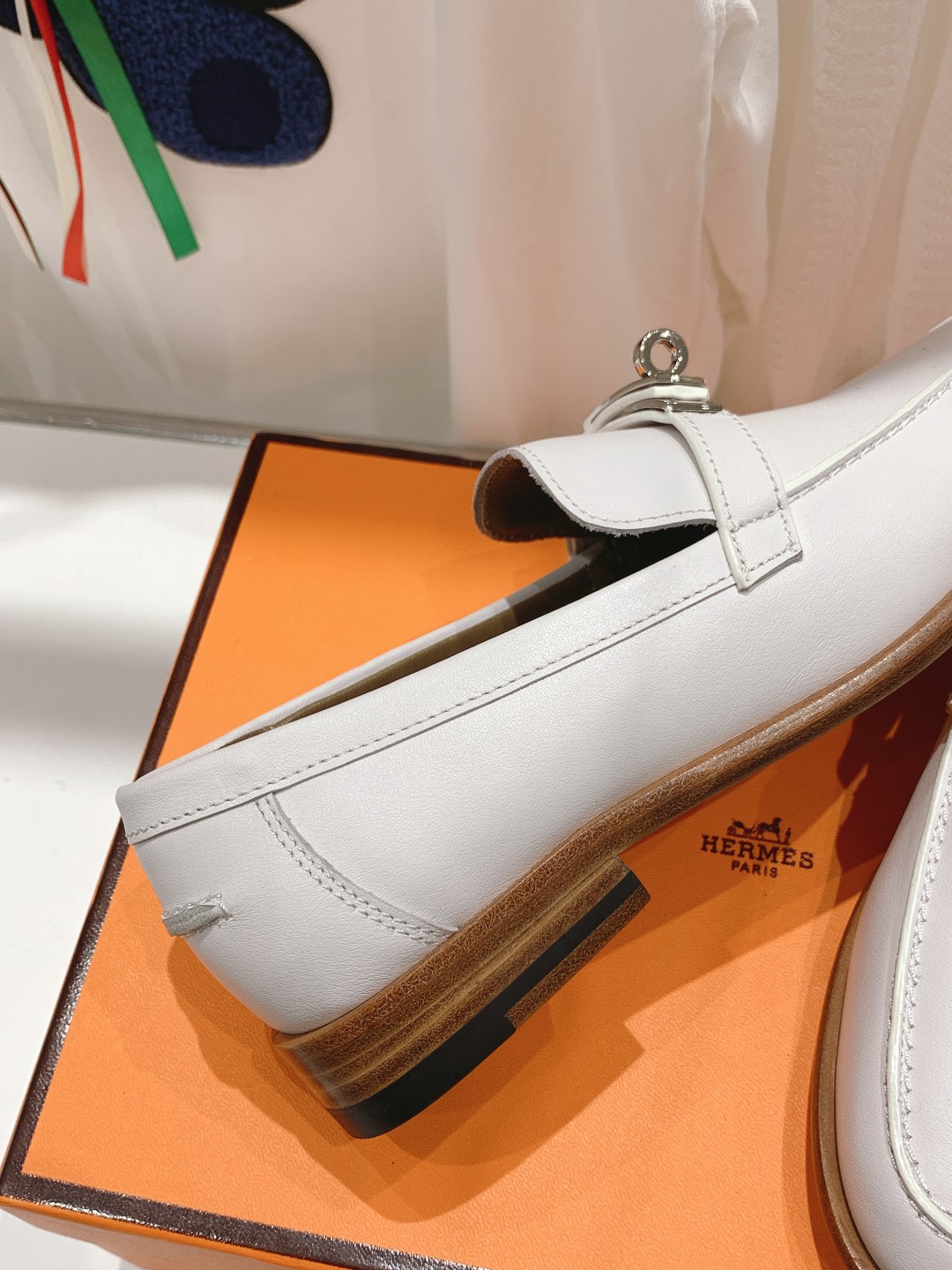 高版本Herme…s fwnew arrival～H家新款kelly扣乐福鞋鞋型很好看，见到到极致的造型