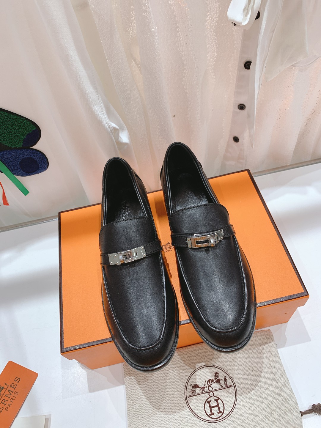 高版本Herme…s fwnew arrival～H家新款kelly扣乐福鞋鞋型很好看，见到到极致的造型